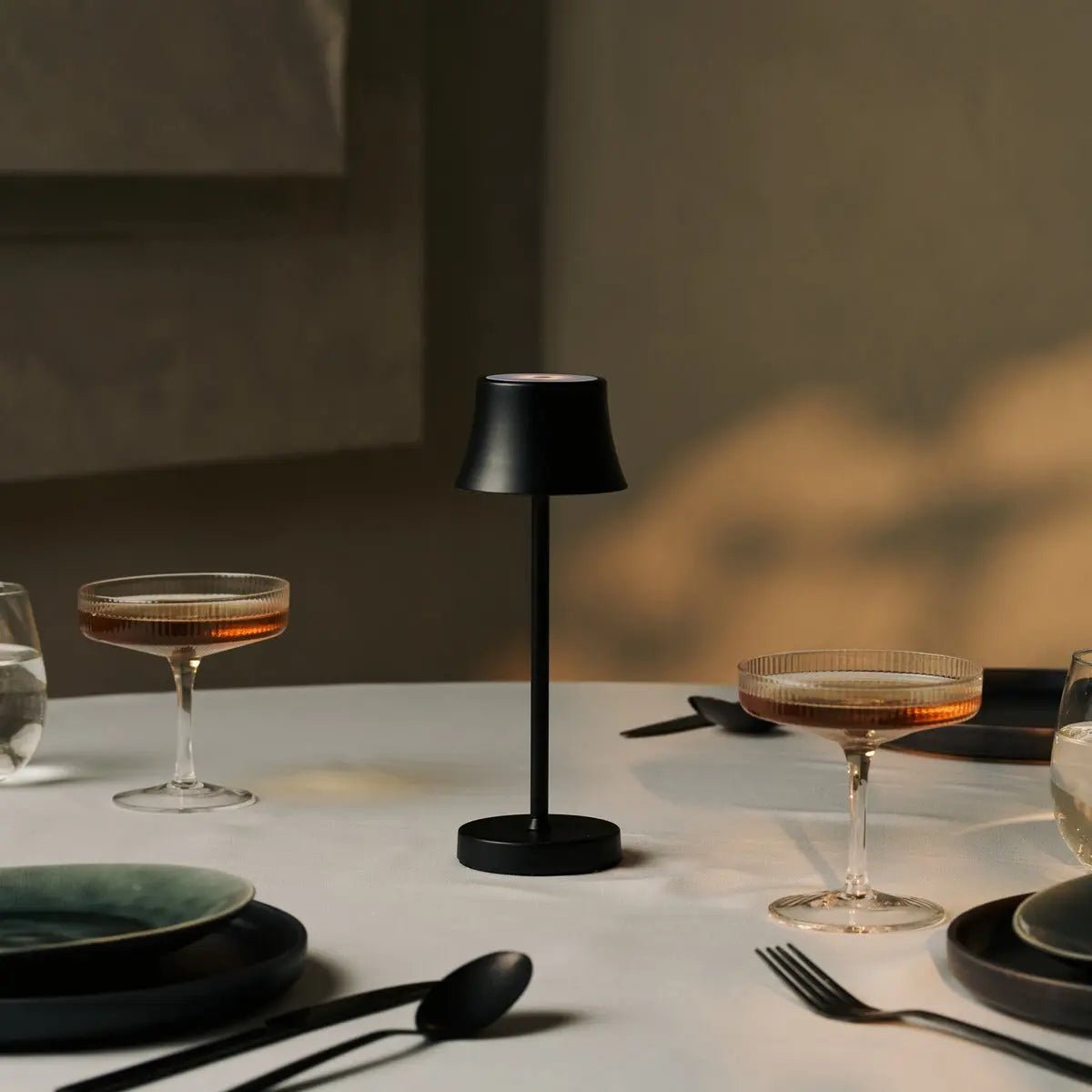 Combiset Professioneel | 4 x De Pijp Mini Midnight Black oplaadbare tafellampen en 1 x Amstel laadstation