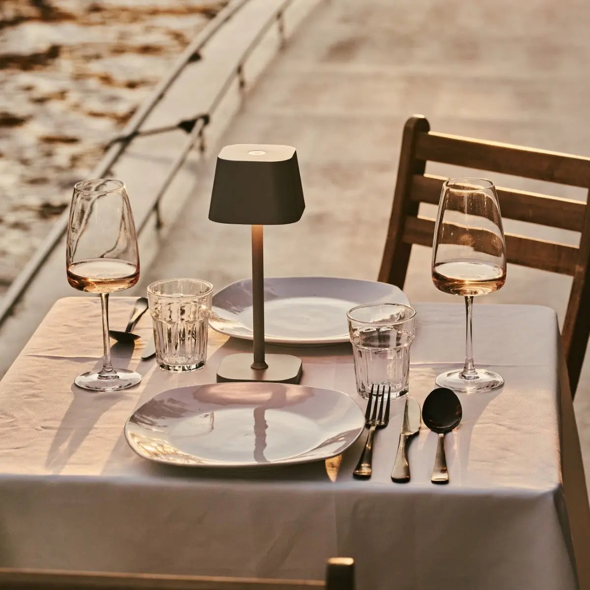 Ava Shadow Gray - Oplaadbare tafellamp | Stijlvol, draadloos en dimbaar