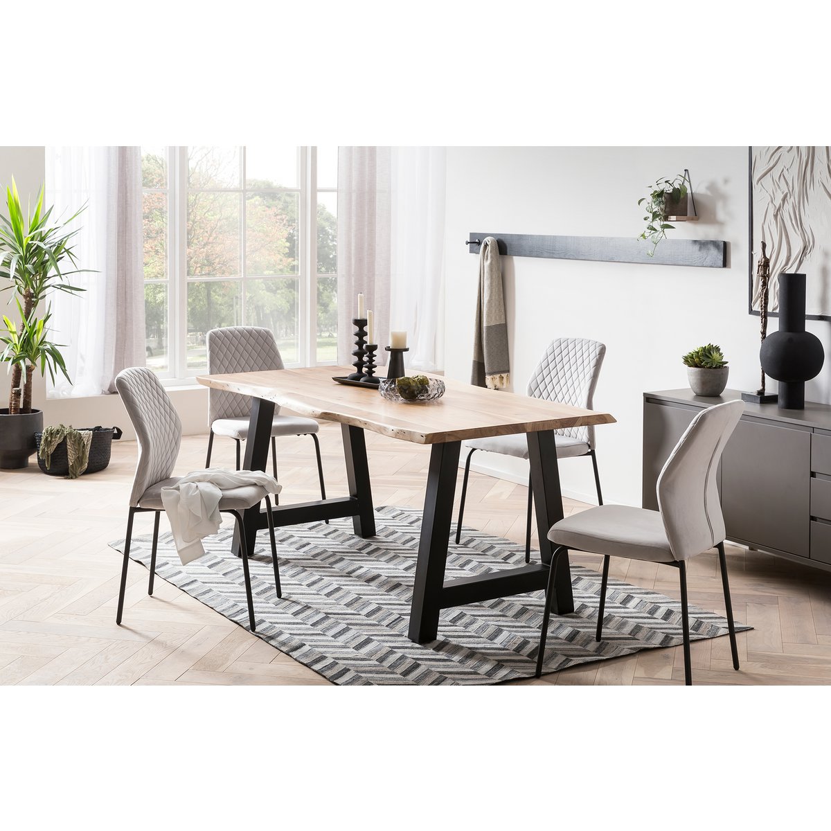 Eetkamerstoel Lichtgrijs met Zwart Metalen Frame – Fluweel & Diamantstiksel – Set van 2 - SalesFever - Casanovio