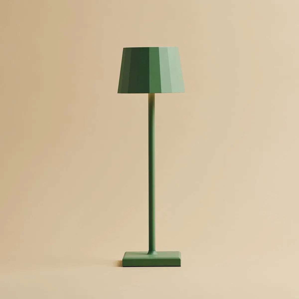 Combiset Professioneel | 4 x Wouter Saliegroene oplaadbare tafellampen en 1 x Amstel laadstation