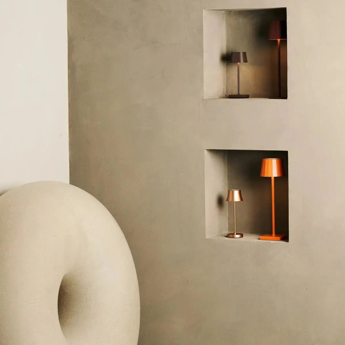 Sarphati Mini Mokka Bruin Snoerloze Tafellamp | Oplaadbaar via laadstation en 3 lichtmodi