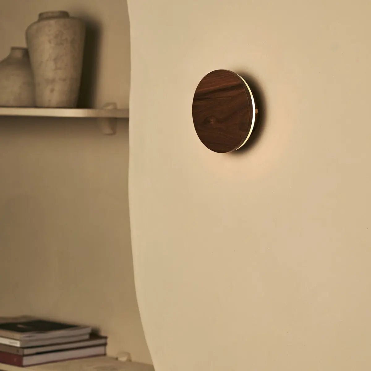 Lou Walnoot Snoerloze Wandlamp | Oplaadbaar en dimbaar met aanraakbediening