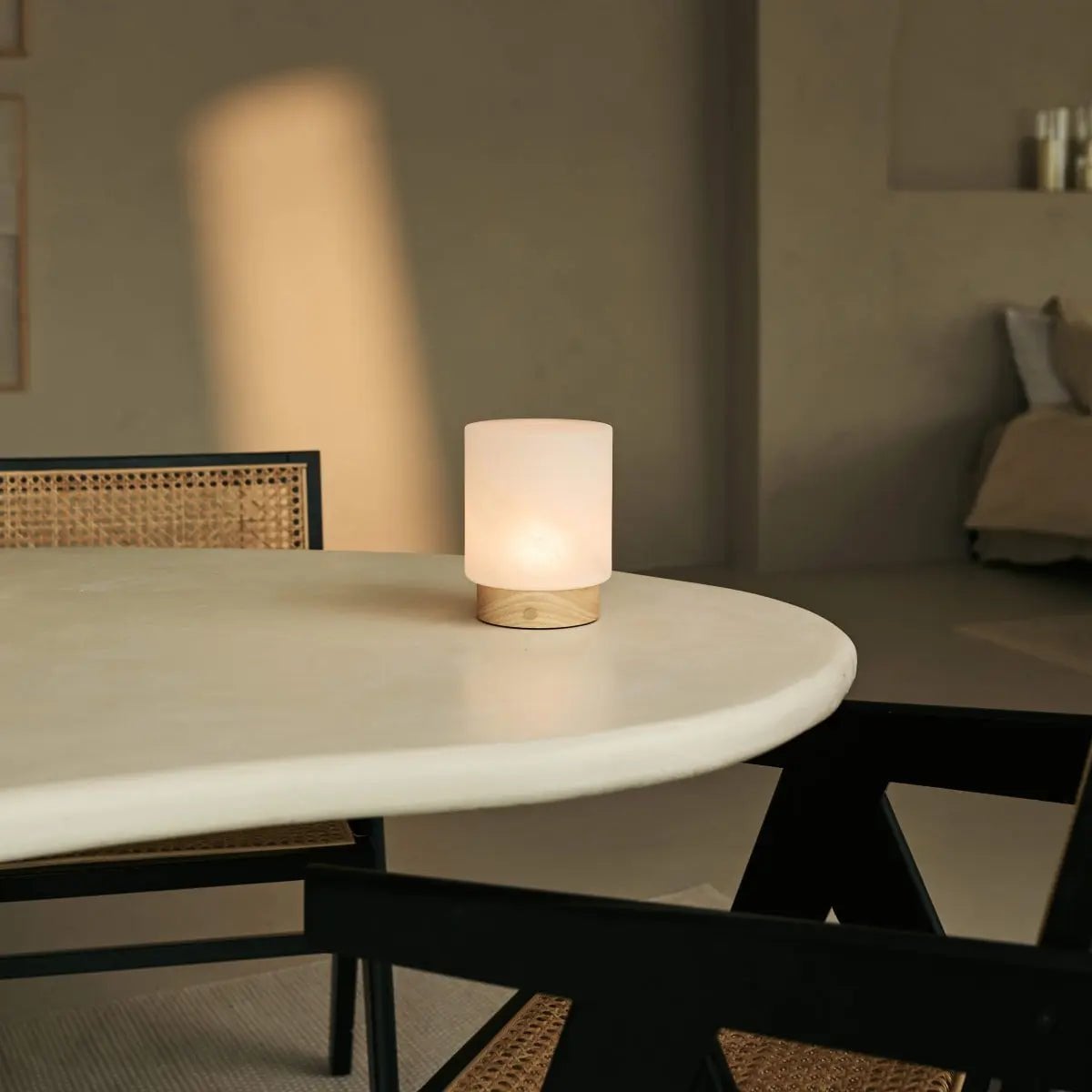 Pien Lichtbruine Houten Tafellamp | Oplaadbaar, dimbaar en batterijduur tot 100 uur