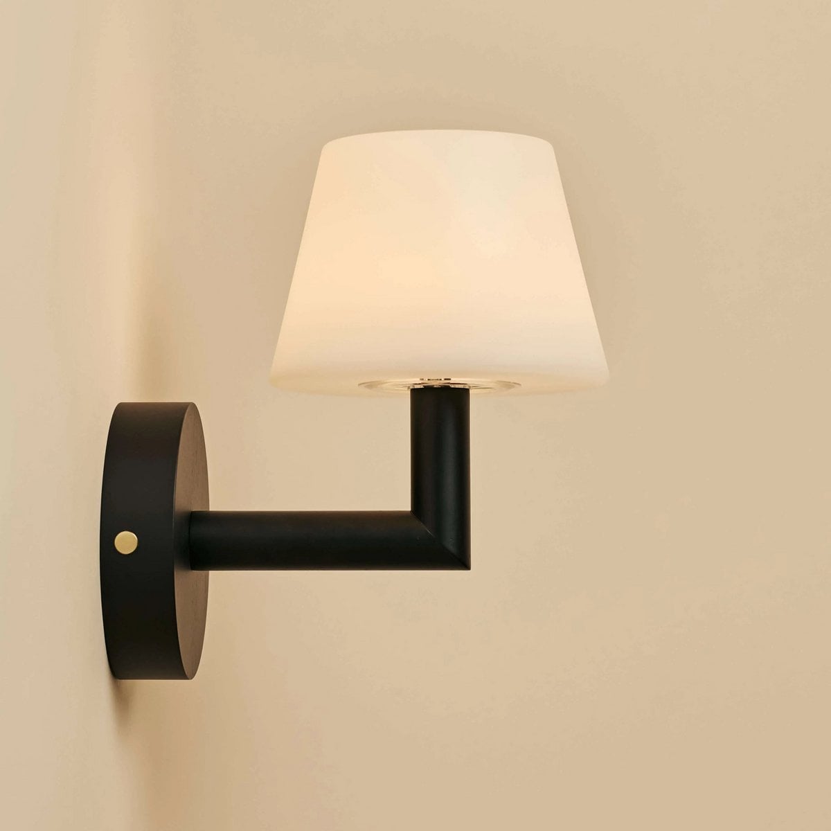 Ted Black houten oplaadbare wandlamp | Draadloze en dimbare verlichting