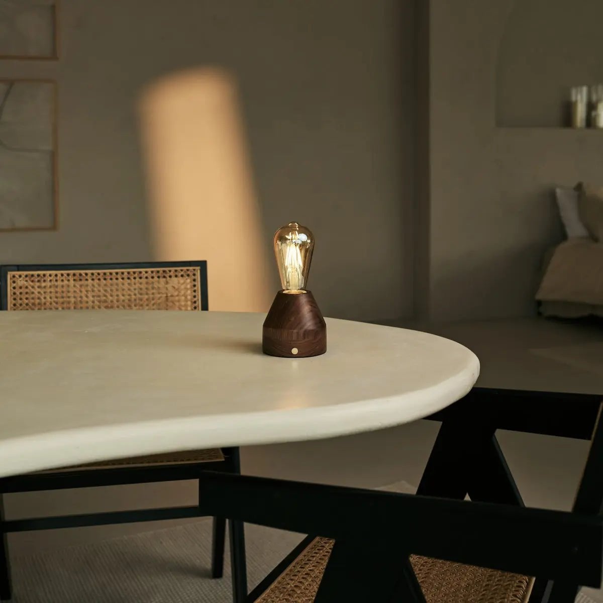 Zavi Walnoot Oplaadbare Tafellamp | LED, draadloos en batterijduur van 80 uur