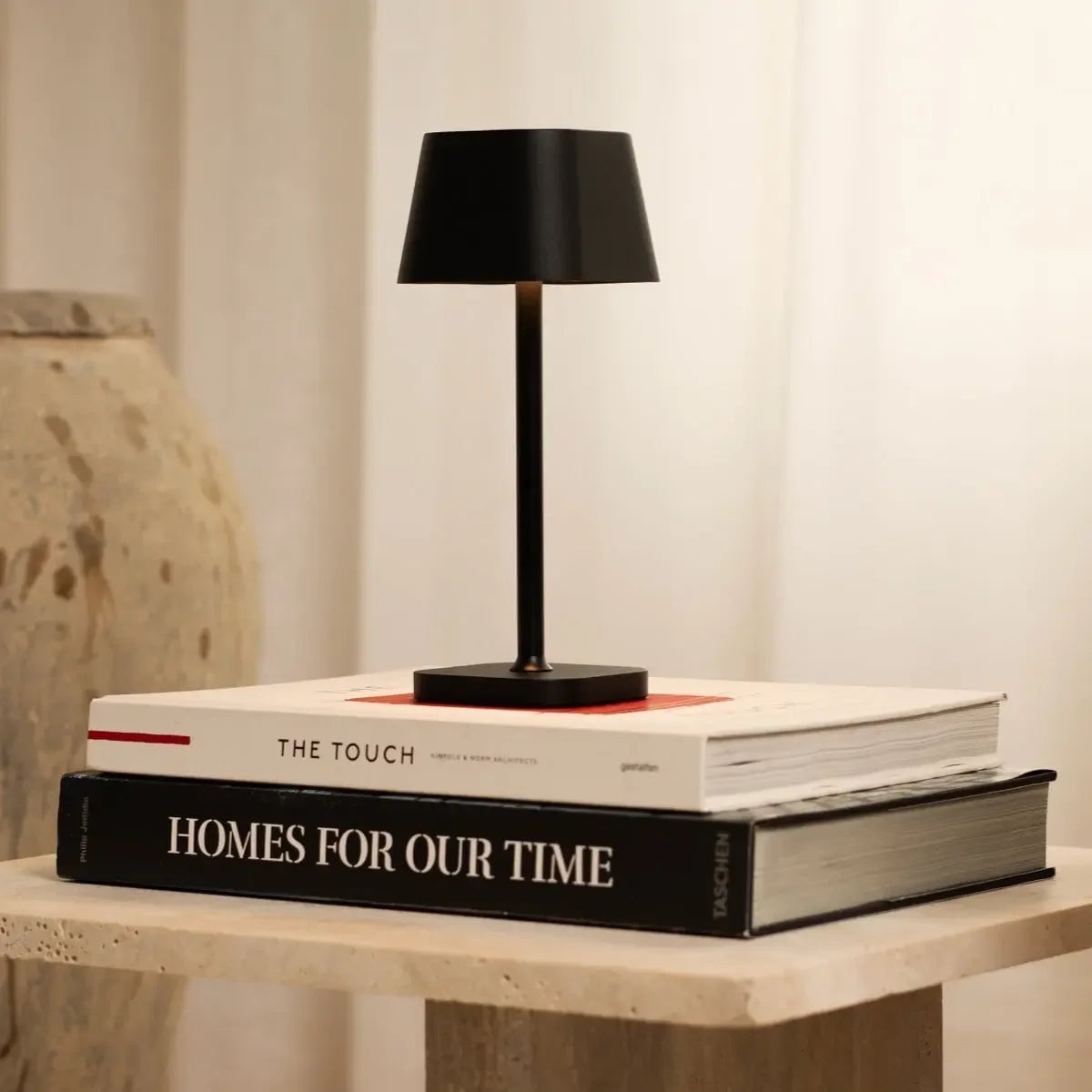 Ava Zwarte Oplaadbare Tafellamp | Slanke draadloze verlichtingsoplossing