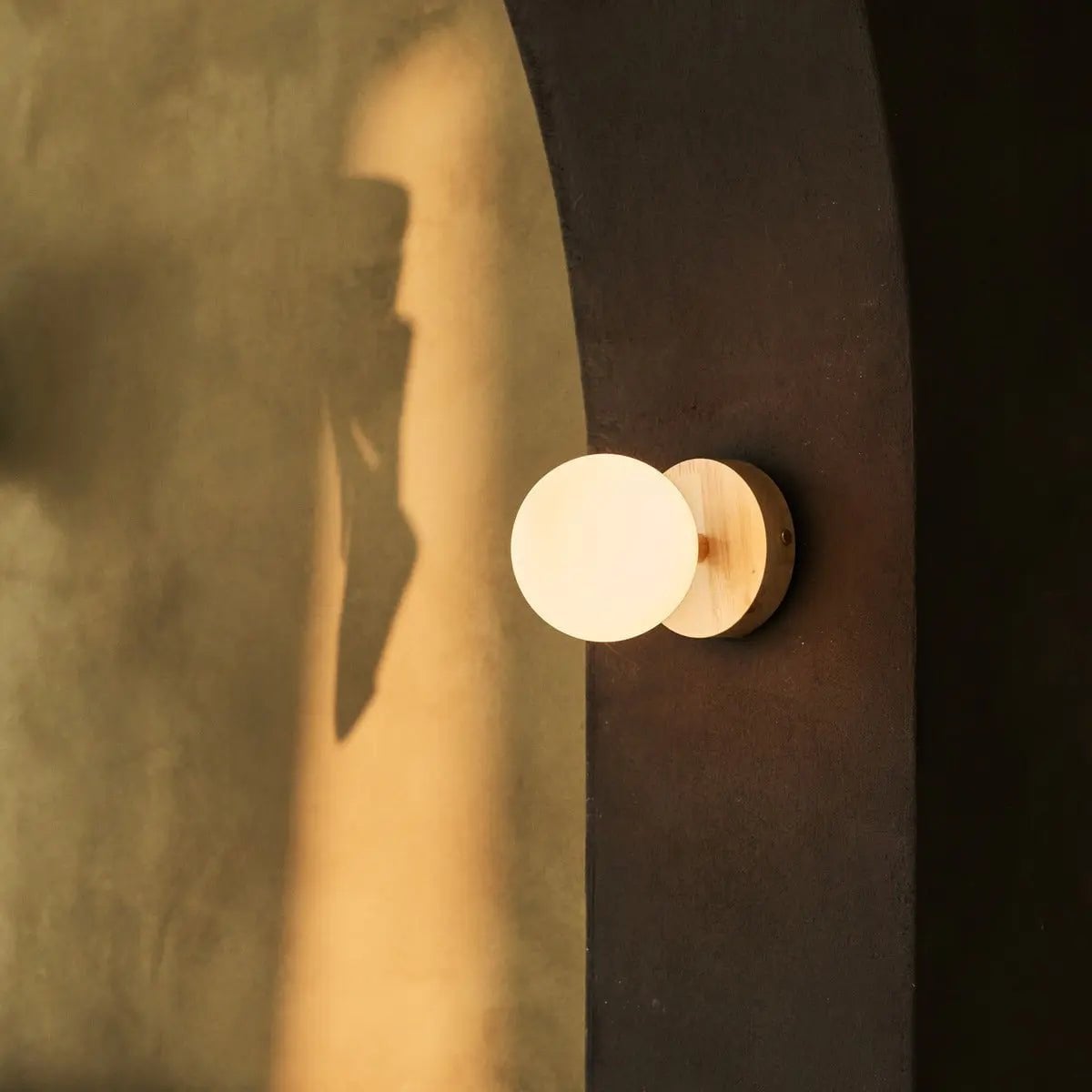 Richella Lichtbruine Houten & Glazen Wandlamp | Oplaadbaar en draadloos