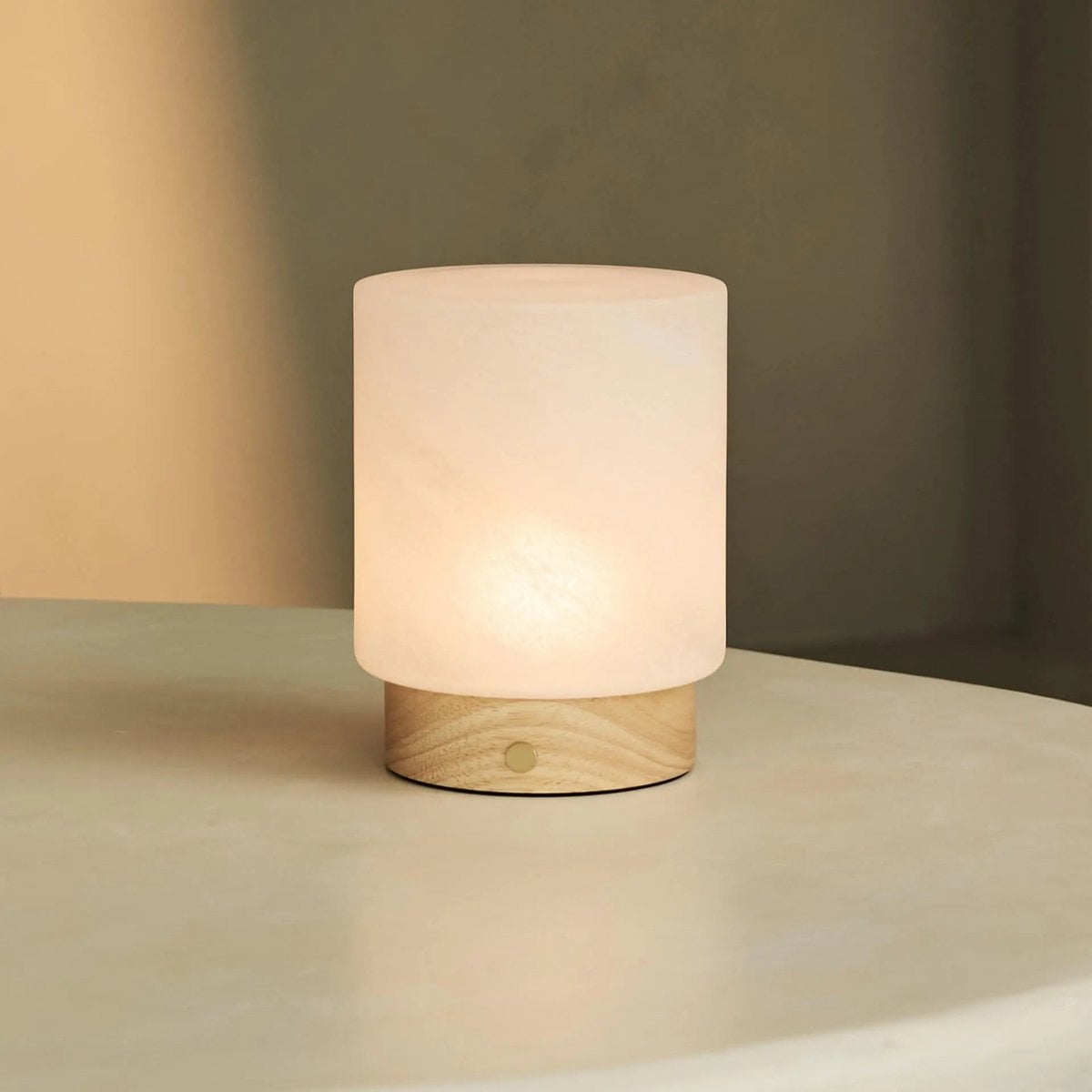 Pien Lichtbruine Houten Tafellamp | Oplaadbaar, dimbaar en batterijduur tot 100 uur