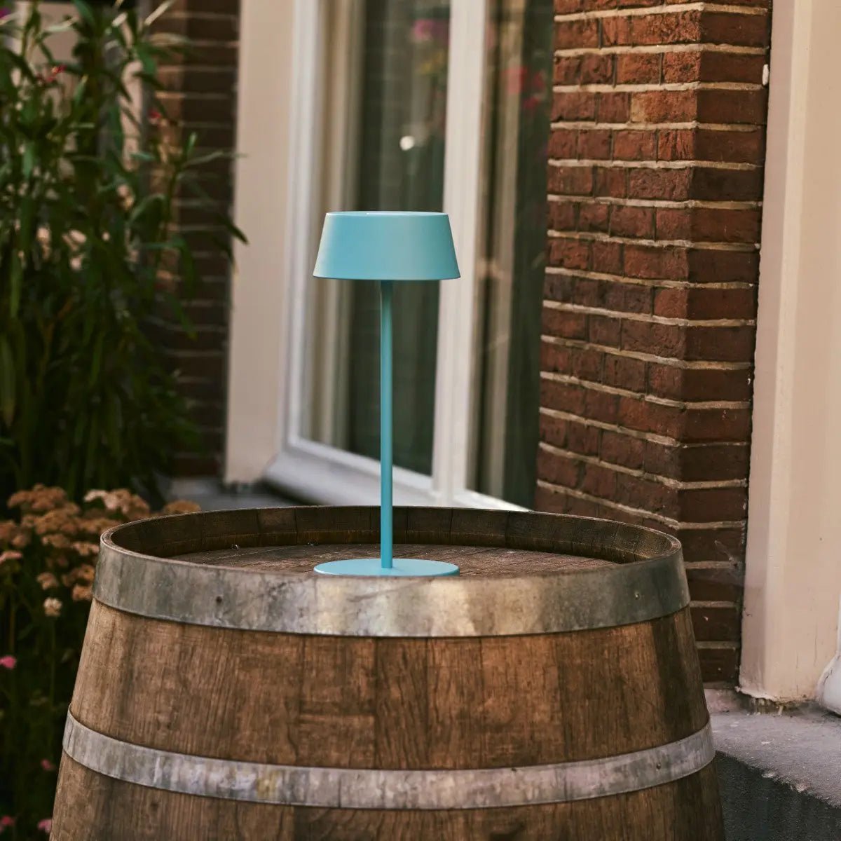 Hugo Amsterdams Blauwe Oplaadbare Ijzeren Tafellamp | Dimbaar, stijlvol en draadloos