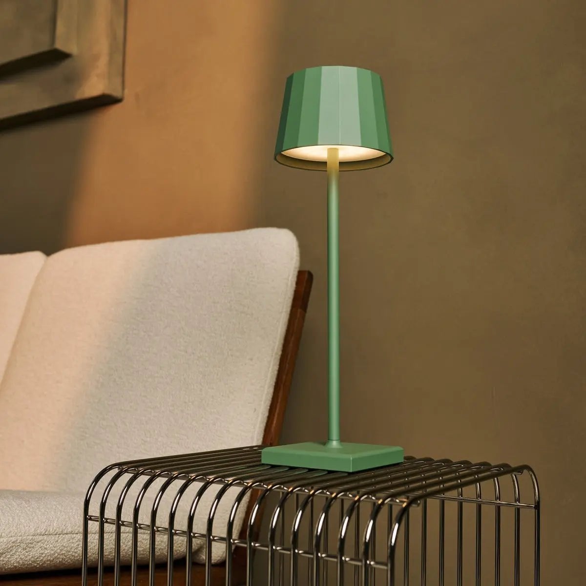 Combiset Professioneel | 8 x Wouter Sage Green oplaadbare tafellampen en 1 x Central Station laadstation