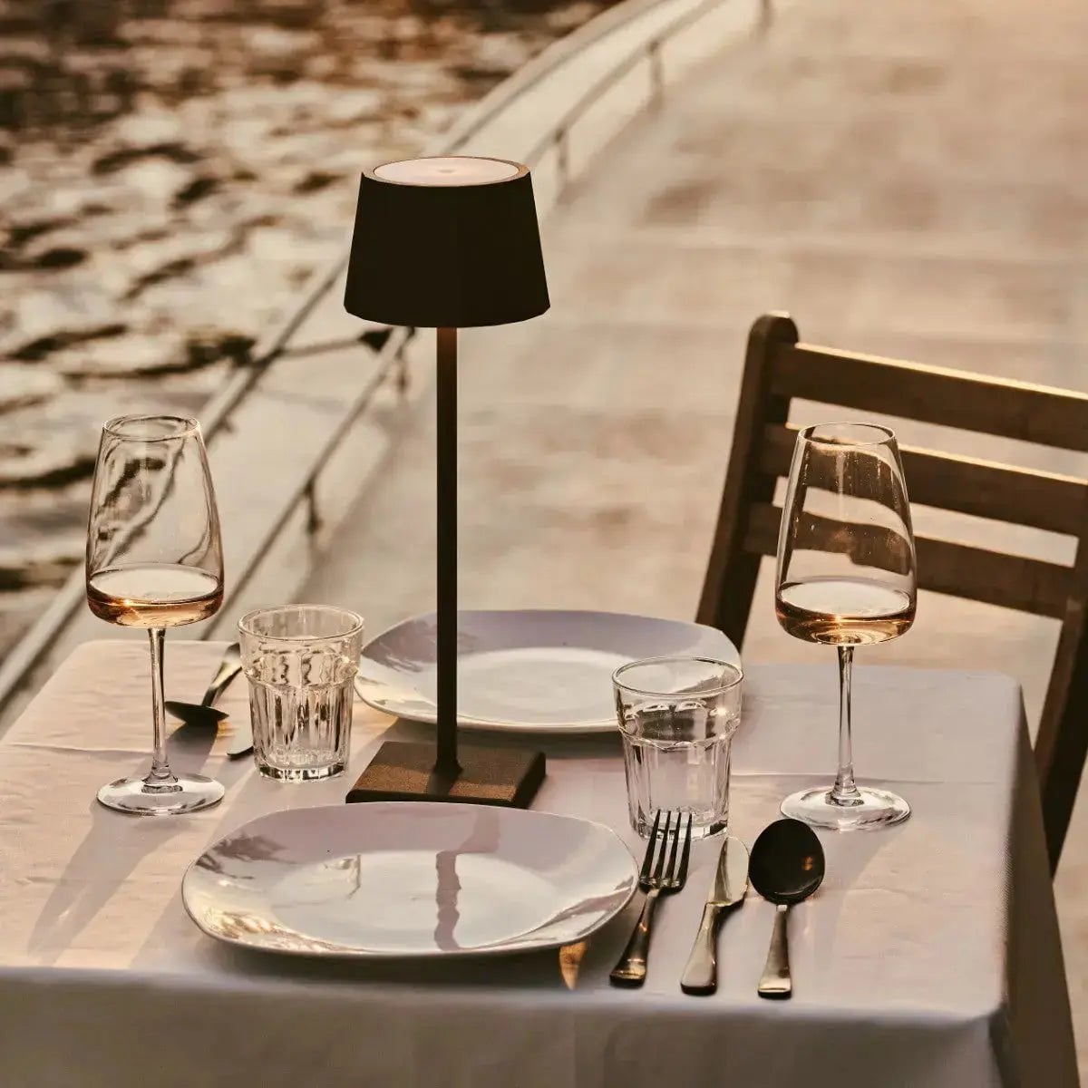 Wouter Mokka Bruin Oplaadbare Tafellamp | Draadloos opladen en batterijduur van 120 uur