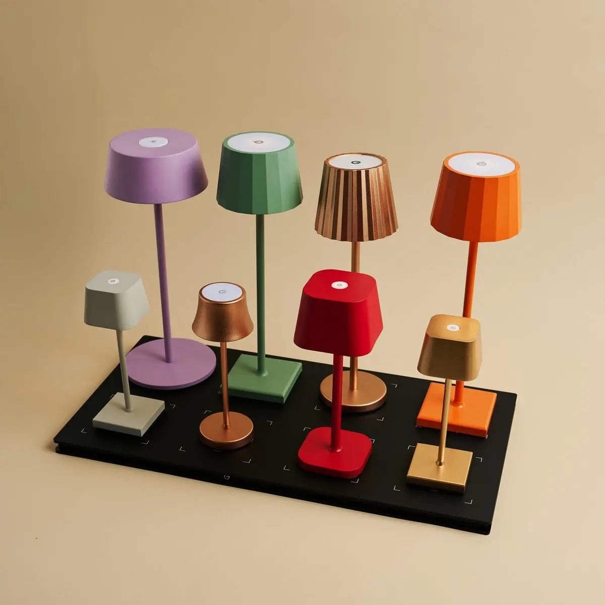 Combiset Professioneel | 8 x Wouter Koala Bruin Oplaadbare Tafellampen & 1 x Centraal Station Oplaadstation