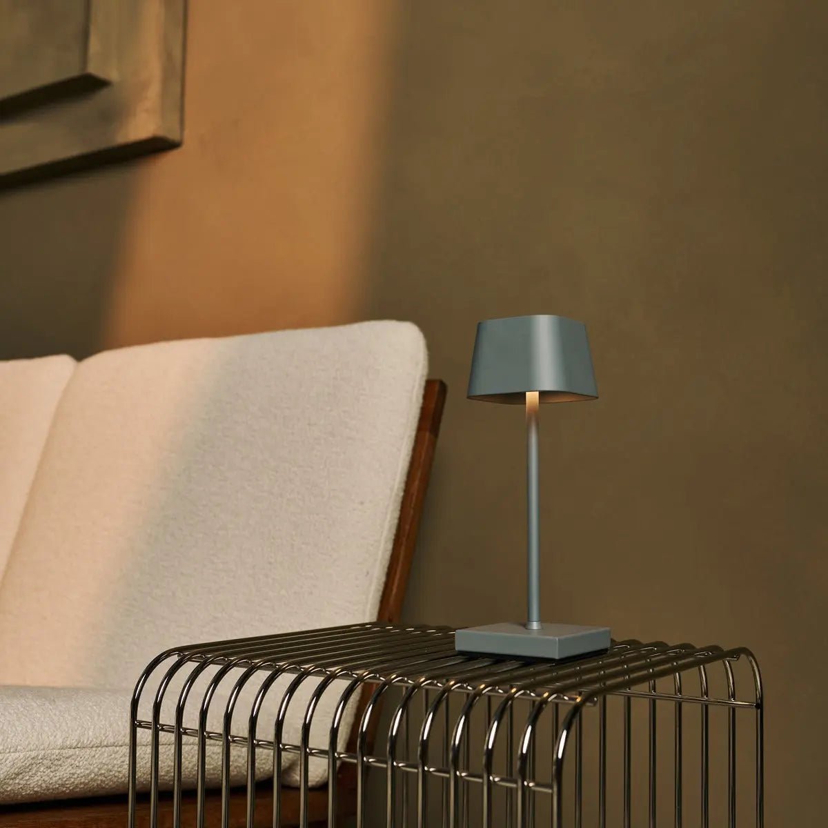 Combiset Professioneel | 8 x Sarphati Mini Mouse grijze oplaadbare tafellampen en 1 x laadstation voor het Central Station