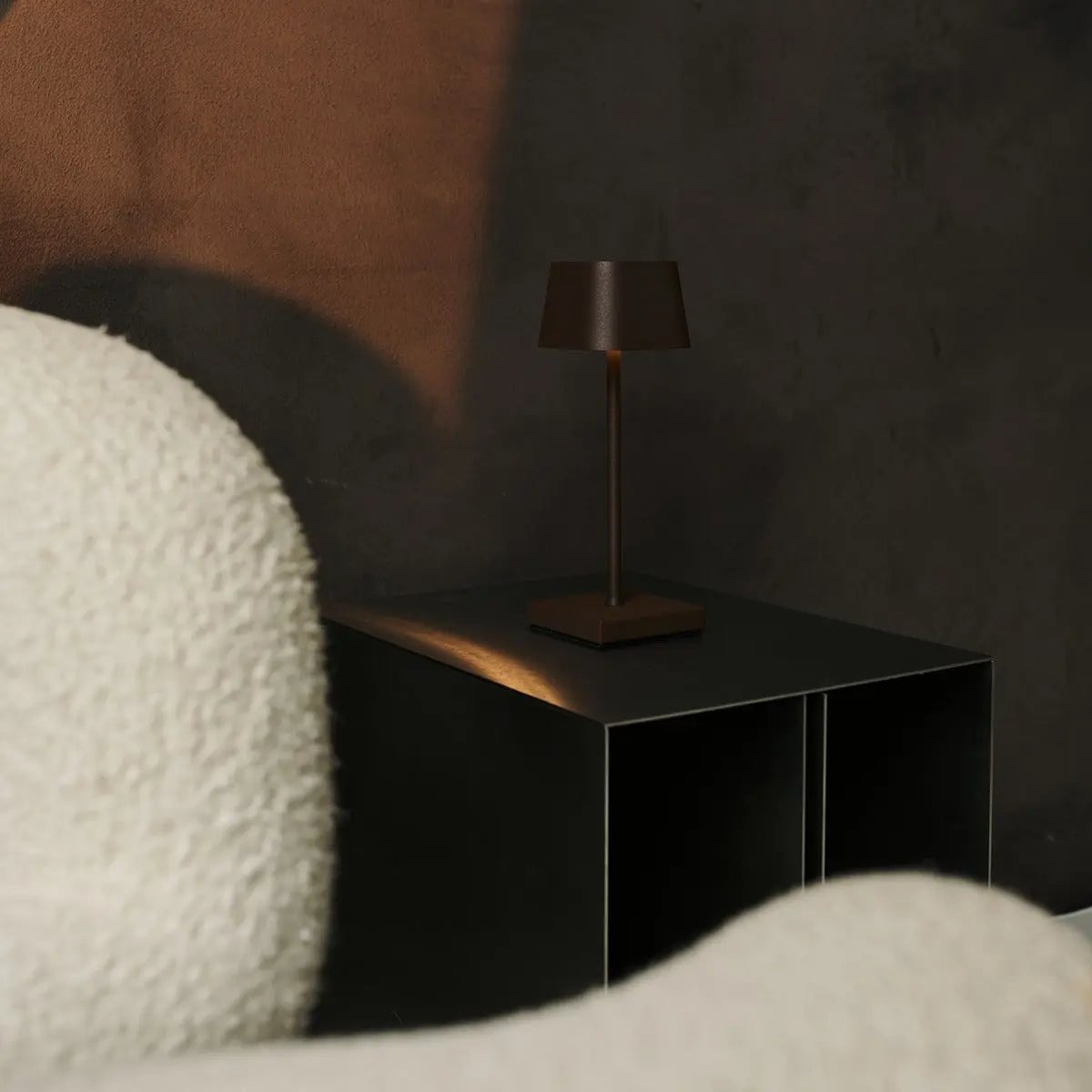 Sarphati Mini Mokka Bruin Snoerloze Tafellamp | Oplaadbaar via laadstation en 3 lichtmodi