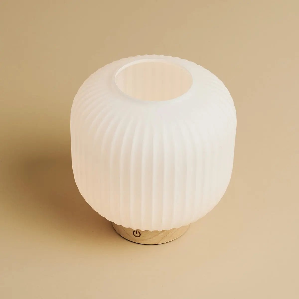 LYLA Unieke oplaadbare lamp - Frosted glas en houten basis, dimable, 3 lichte modi