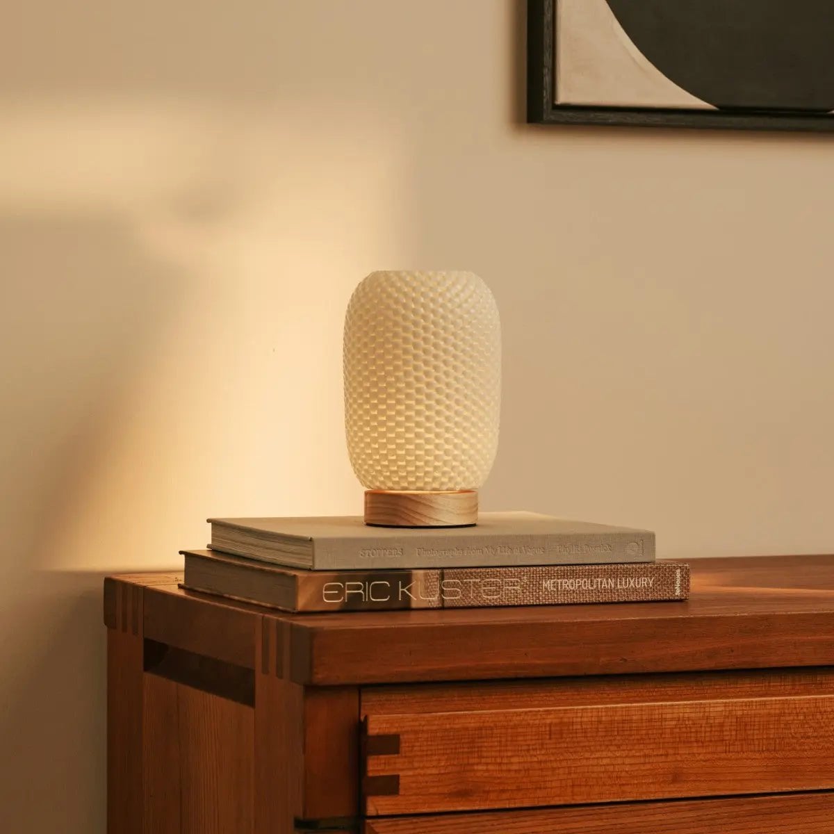 Aurora Lichtbruine Houten Snoerloze Tafellamp | 3D-geprint porselein, dimbaar en batterijduur tot 100 uur