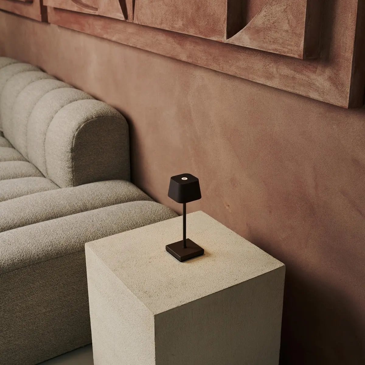 Sarphati Mini Mokka Bruin Snoerloze Tafellamp | Oplaadbaar via laadstation en 3 lichtmodi