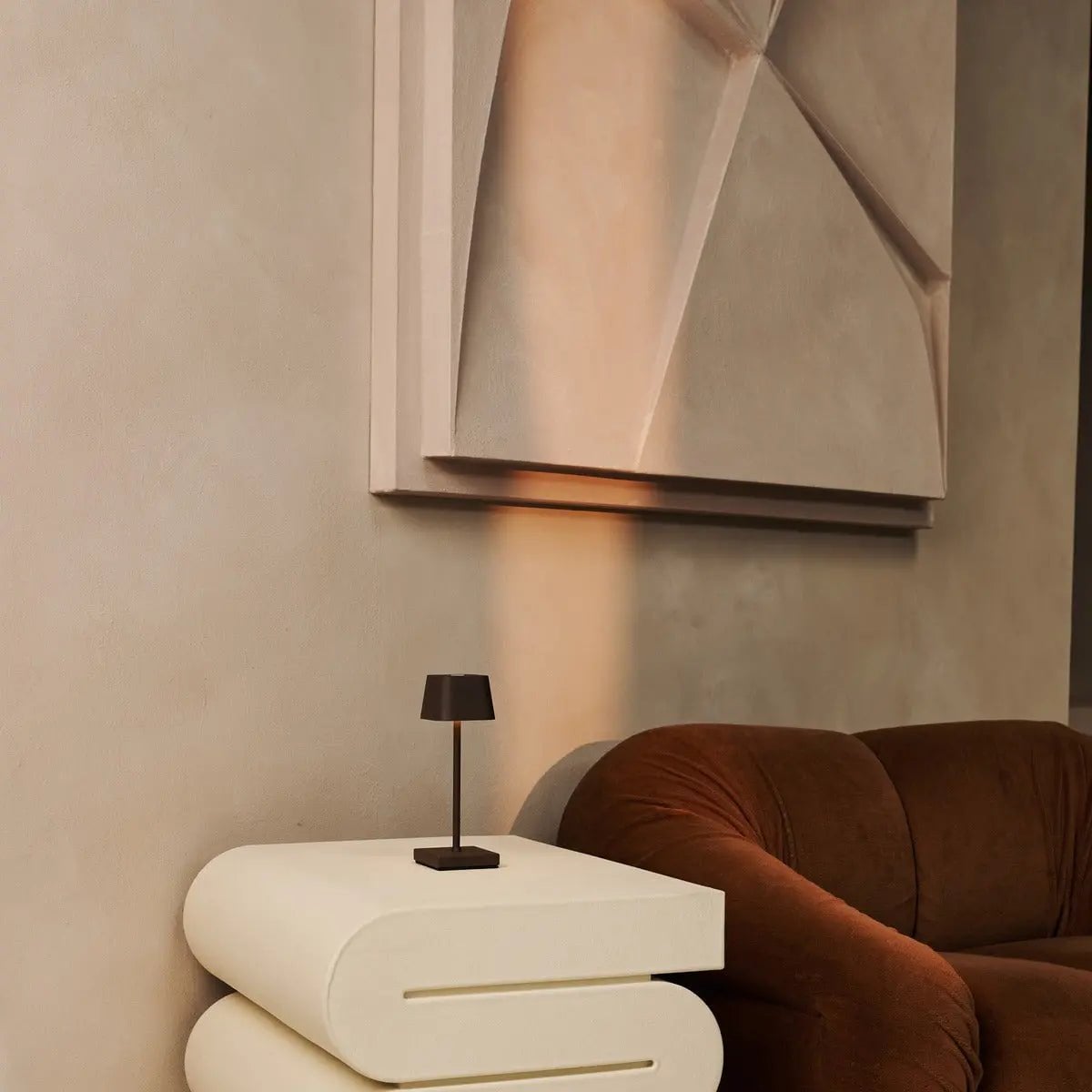 Sarphati Mini Mokka Bruin Snoerloze Tafellamp | Oplaadbaar via laadstation en 3 lichtmodi