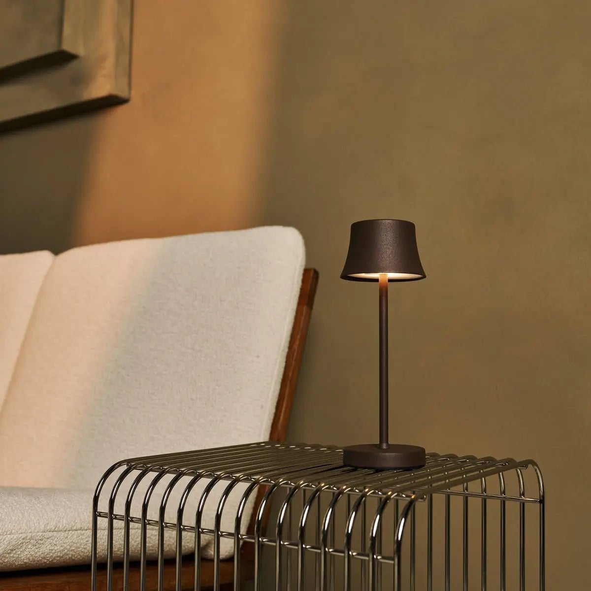 De Pijp Mini Mokka Bruin Oplaadbare Tafellamp | Draadloos opladen en dimbaar