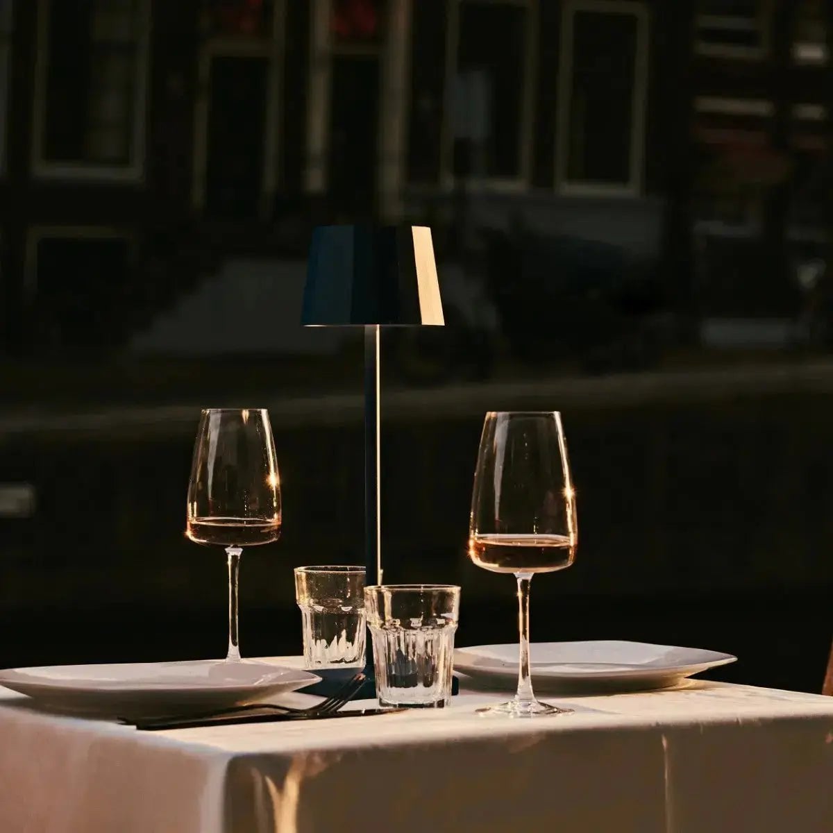 Wouter Delfts Blauw Oplaadbare Tafellamp | Draadloos opladen en batterijduur van 120 uur