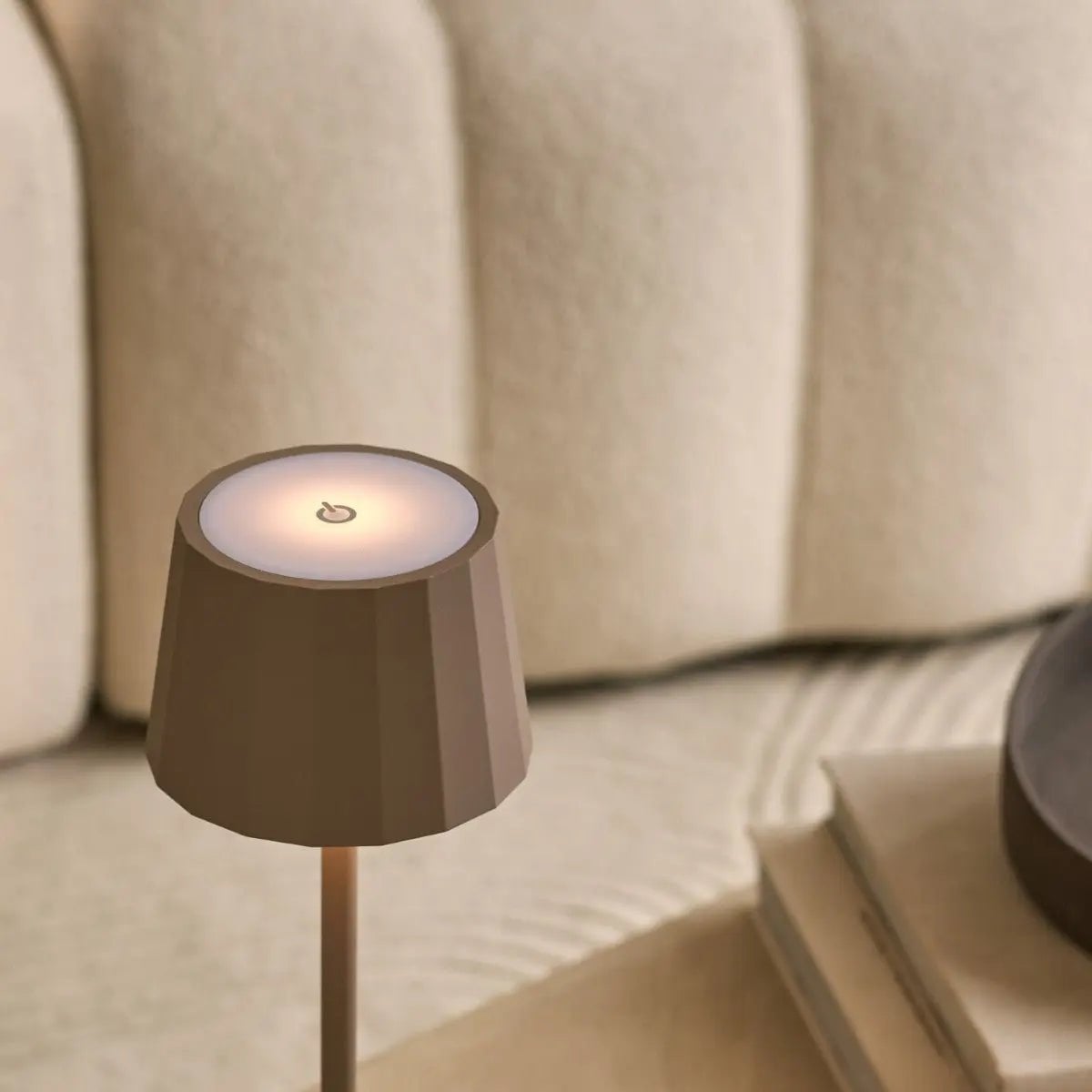 Wouter Koala Bruin Oplaadbare Tafellamp | Draadloos opladen en batterijduur van 120 uur