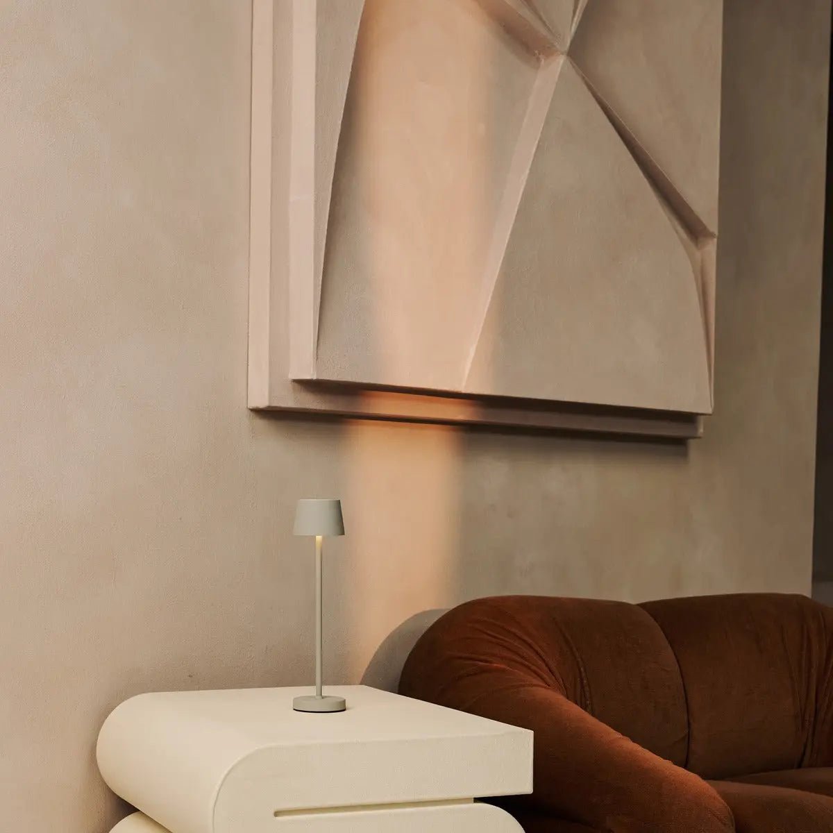 Combiset Professioneel | 4 x Vondel Mini Shadow Grey oplaadbare tafellampen en 1 x Amstel laadstation