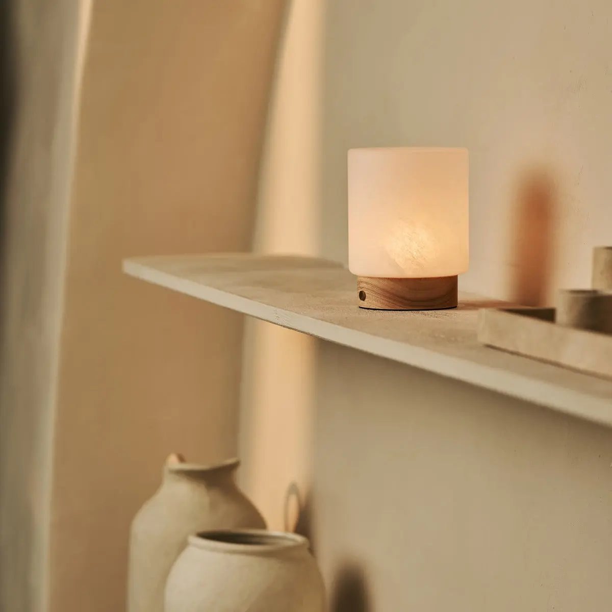 Pien Lichtbruine Houten Tafellamp | Oplaadbaar, dimbaar en batterijduur tot 100 uur
