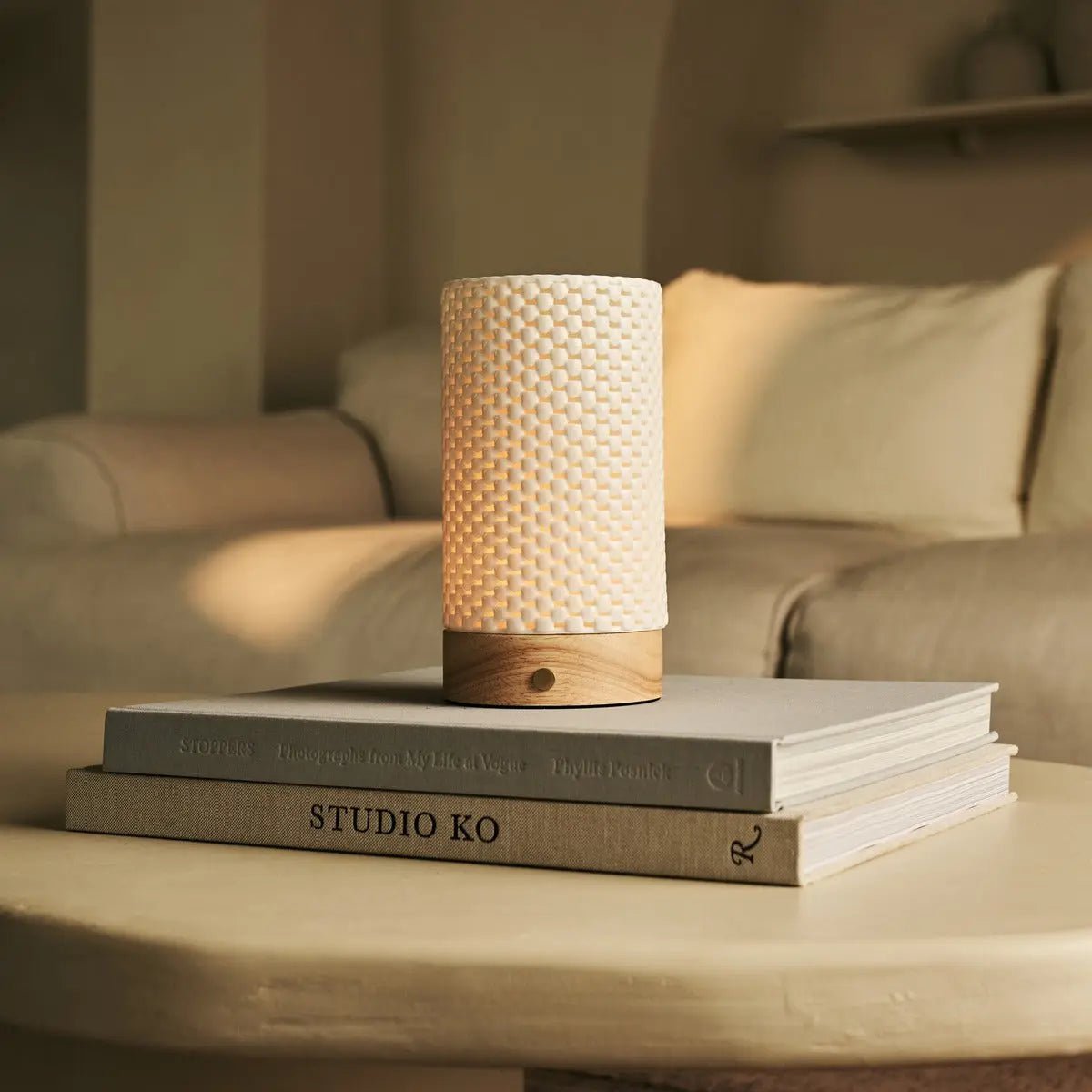 Luna Lichtbruine Houten Oplaadbare Tafellamp | 3D-geprint porselein, dimbaar en batterijduur tot 100 uur