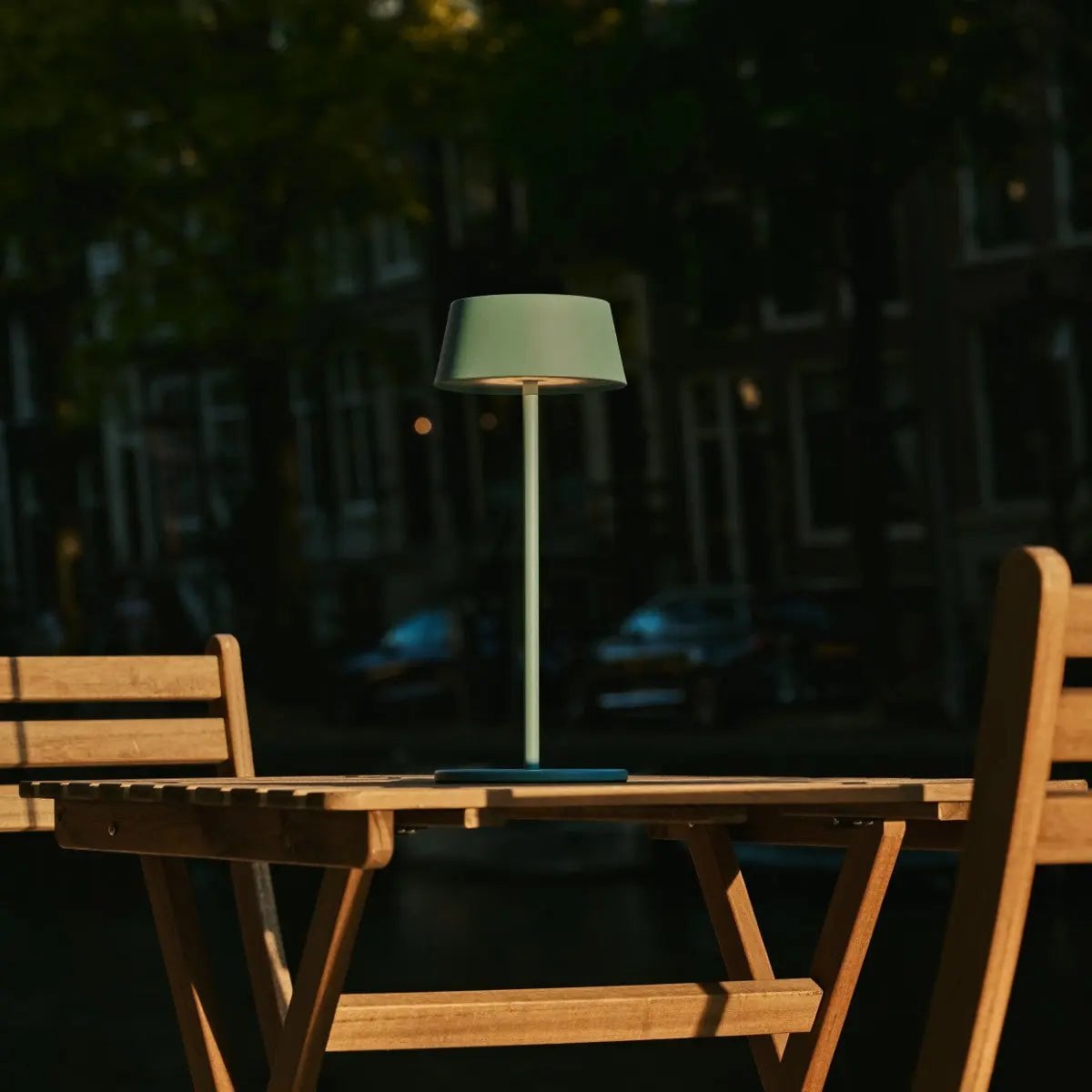 Hugo Amsterdams Blauwe Oplaadbare Ijzeren Tafellamp | Dimbaar, stijlvol en draadloos