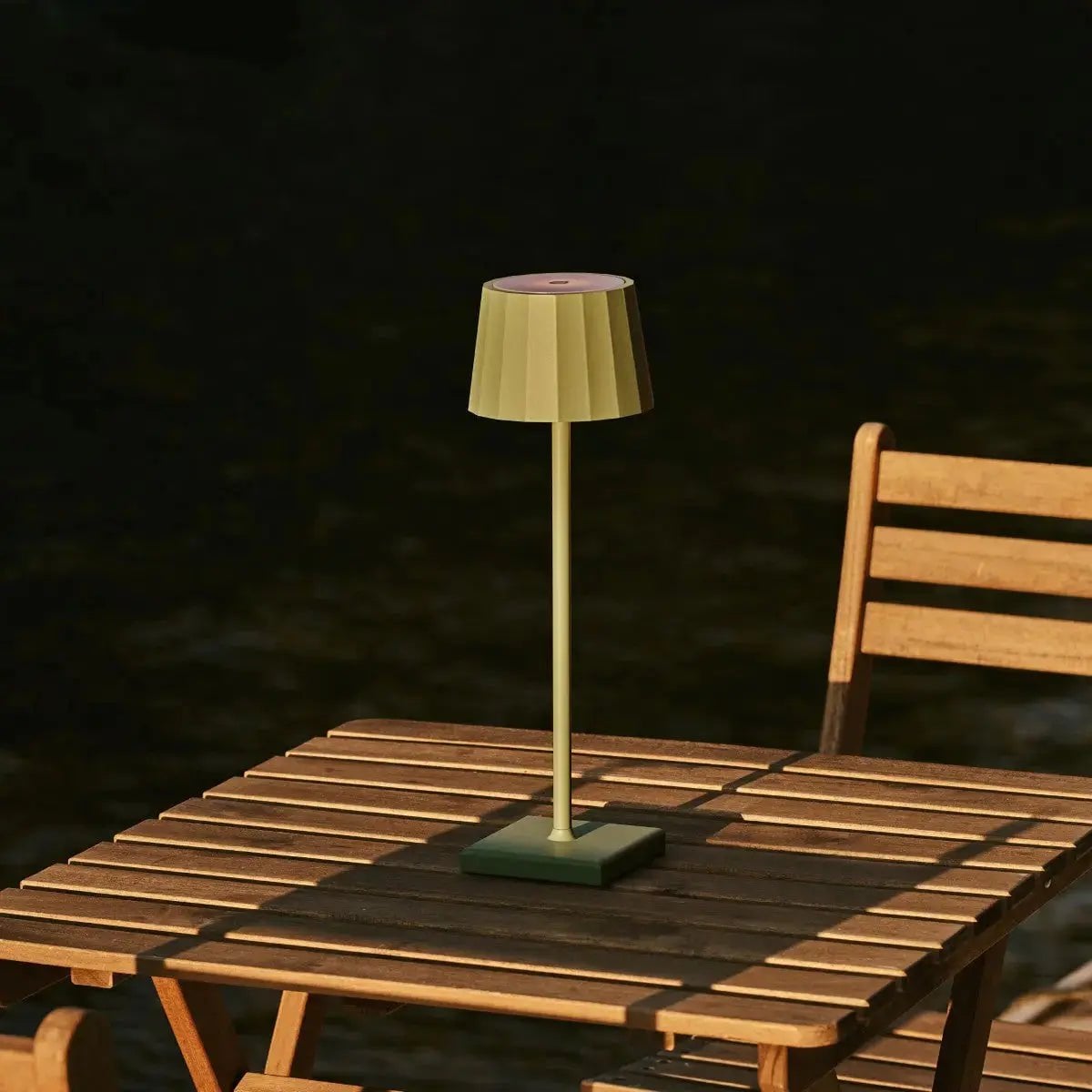 Combiset Professioneel | 8 x Wouter Sage Green oplaadbare tafellampen en 1 x Central Station laadstation