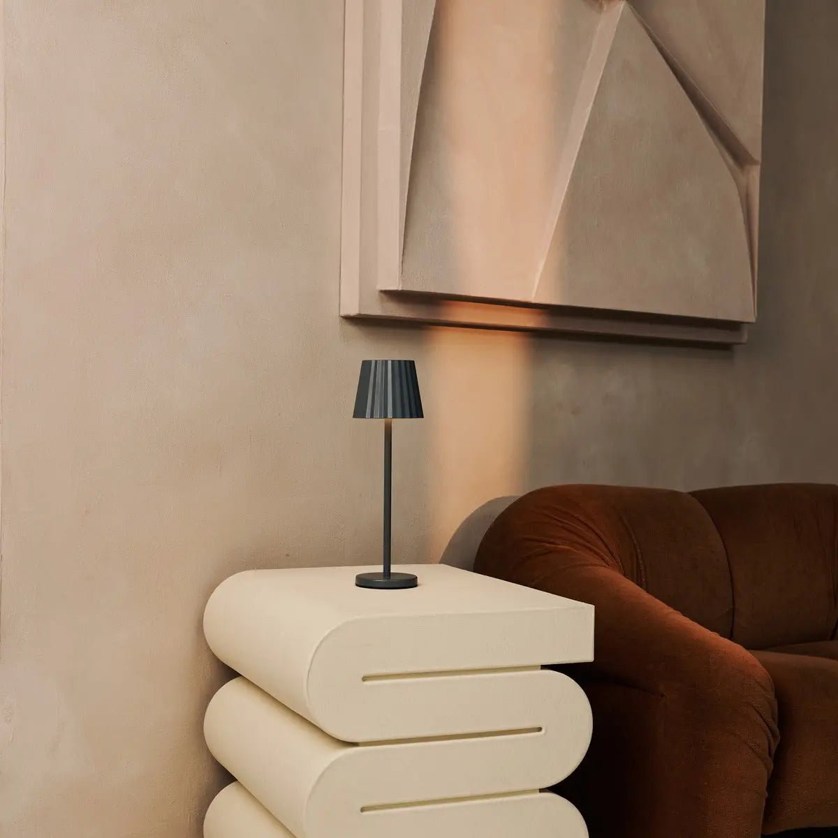 Combiset Professioneel | 4 x Maya steengrijze oplaadbare tafellampen en 1 x Amstellaadstation