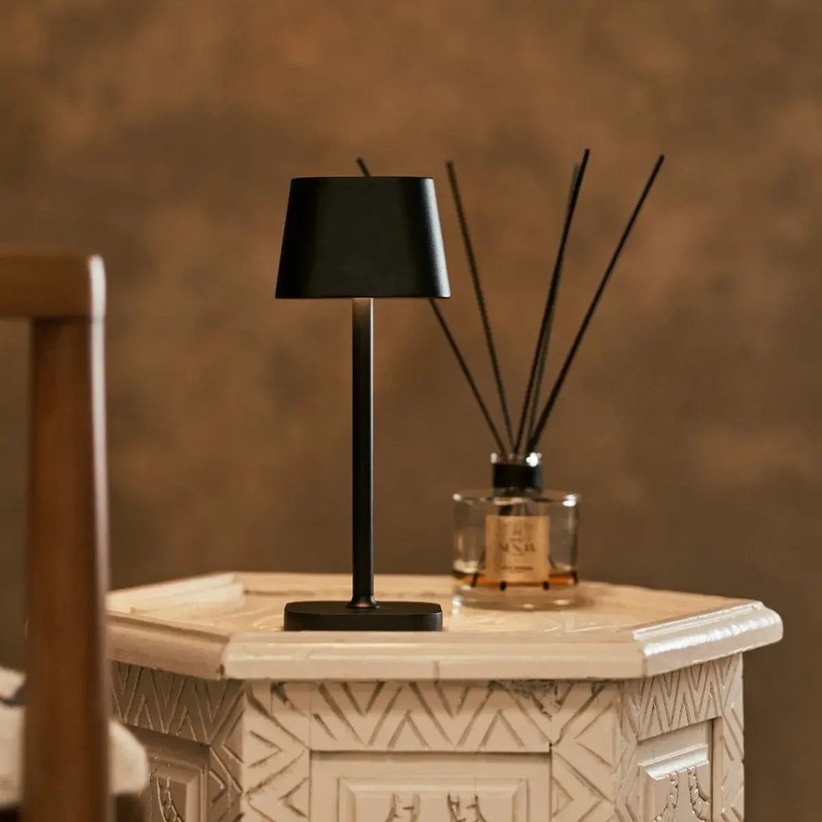 Ava Zwarte Oplaadbare Tafellamp | Slanke draadloze verlichtingsoplossing