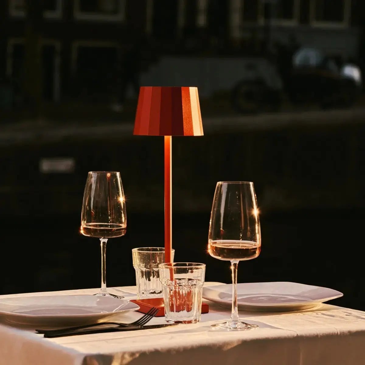 Wouter Oranjebloesem Oplaadbare Tafellamp | Draadloos opladen en batterijduur van 120 uur