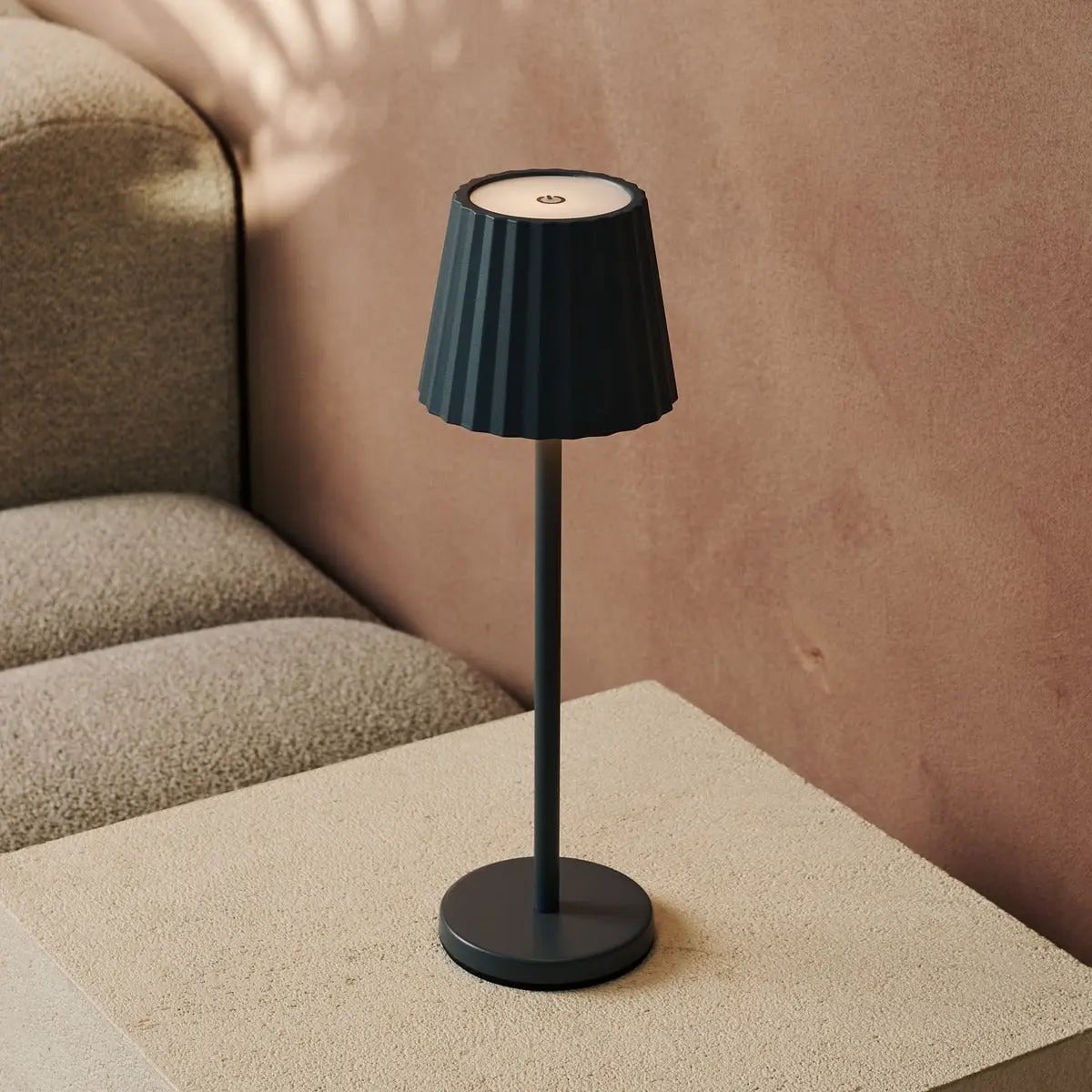 Combiset Professioneel | 4 x Maya steengrijze oplaadbare tafellampen en 1 x Amstellaadstation