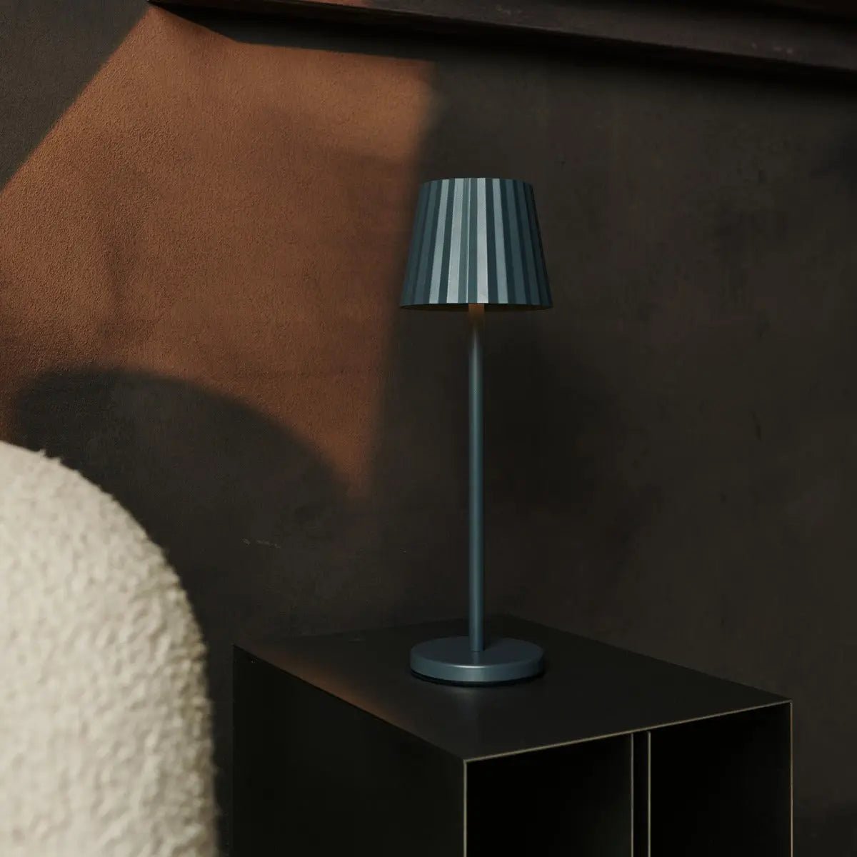 Combiset Professioneel | 4 x Maya steengrijze oplaadbare tafellampen en 1 x Amstellaadstation