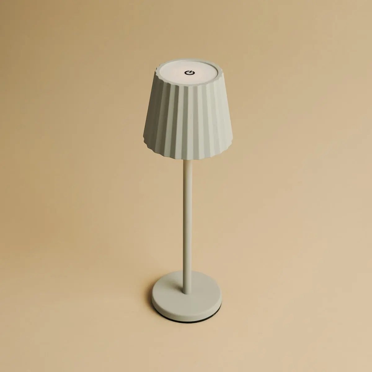 Combiset Professioneel | 4 x Maya Shadow Grey oplaadbare tafellampen en 1 x Amstel laadstation