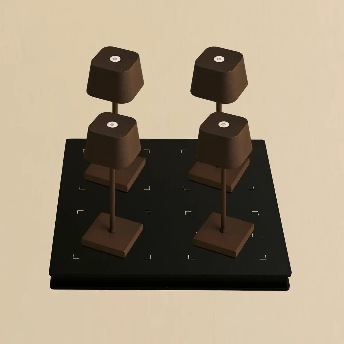 Combiset Professioneel | 4 x Sarphati Mini Mokka Bruin Oplaadbare Tafellampen & 1 x Amstel Oplaadstation