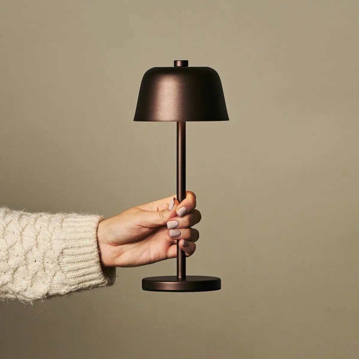 Anton Espresso Brown oplaadbare tafellamp | Stijlvolle en draadloze verlichting