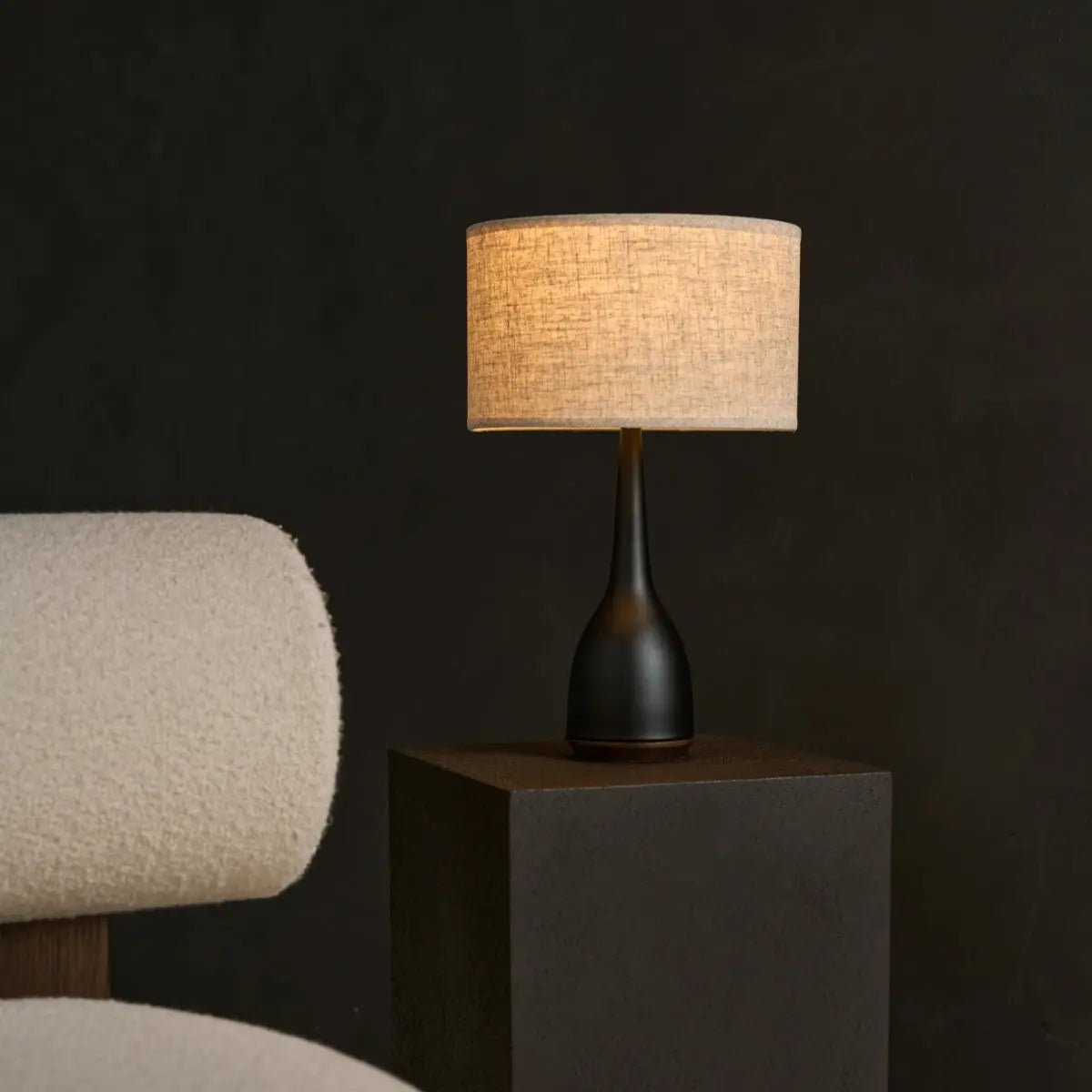 Jacob Zwarte Lamp | Beige Linnenmix Schaduw & Elegante Verlichting