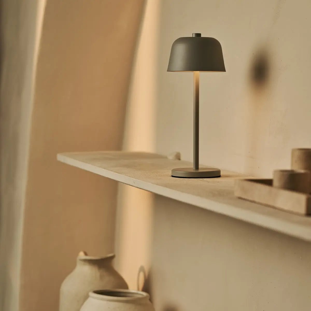 Anton Shadow Gray Oplaadbare tafellamp | Stijlvolle en draadloze verlichting