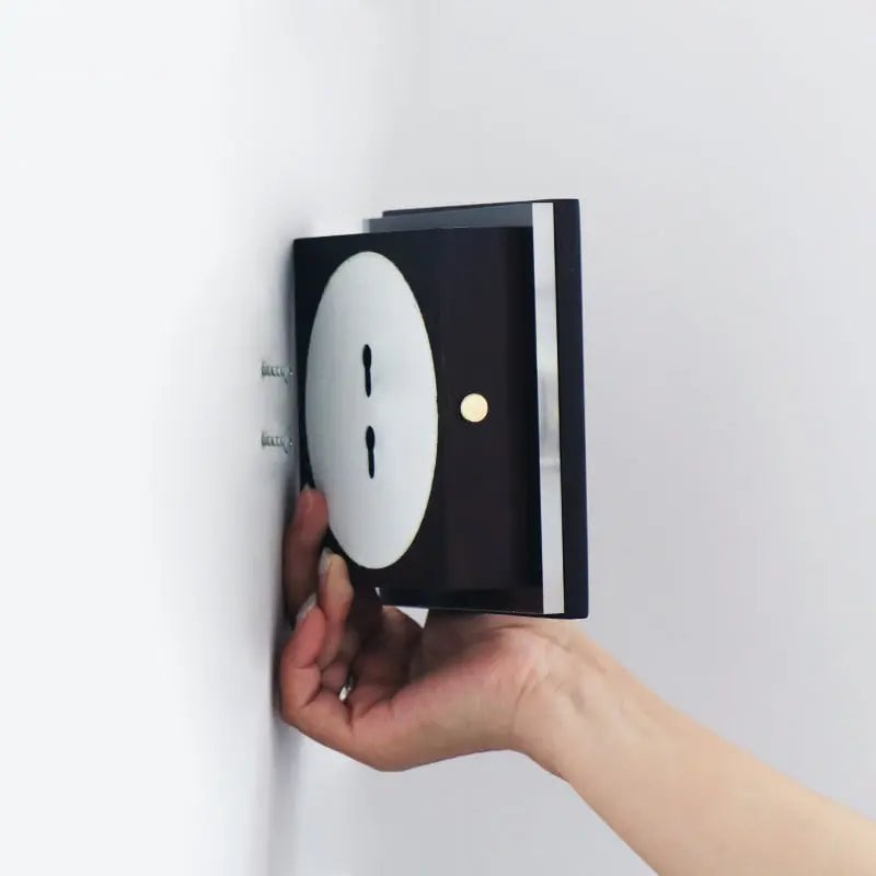 Lane Black draadloze wandlamp – Oplaadbare en dimbare lamp van natuurlijk hout