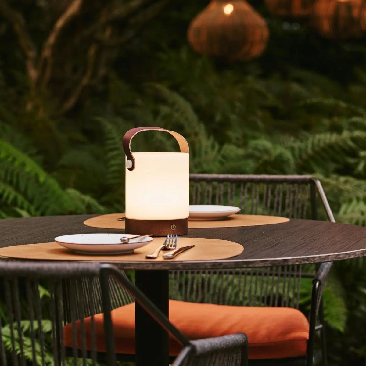 Avery Donkerbruine Oplaadbare Houten Tafellamp | Leren band, draadloos en dimbaar