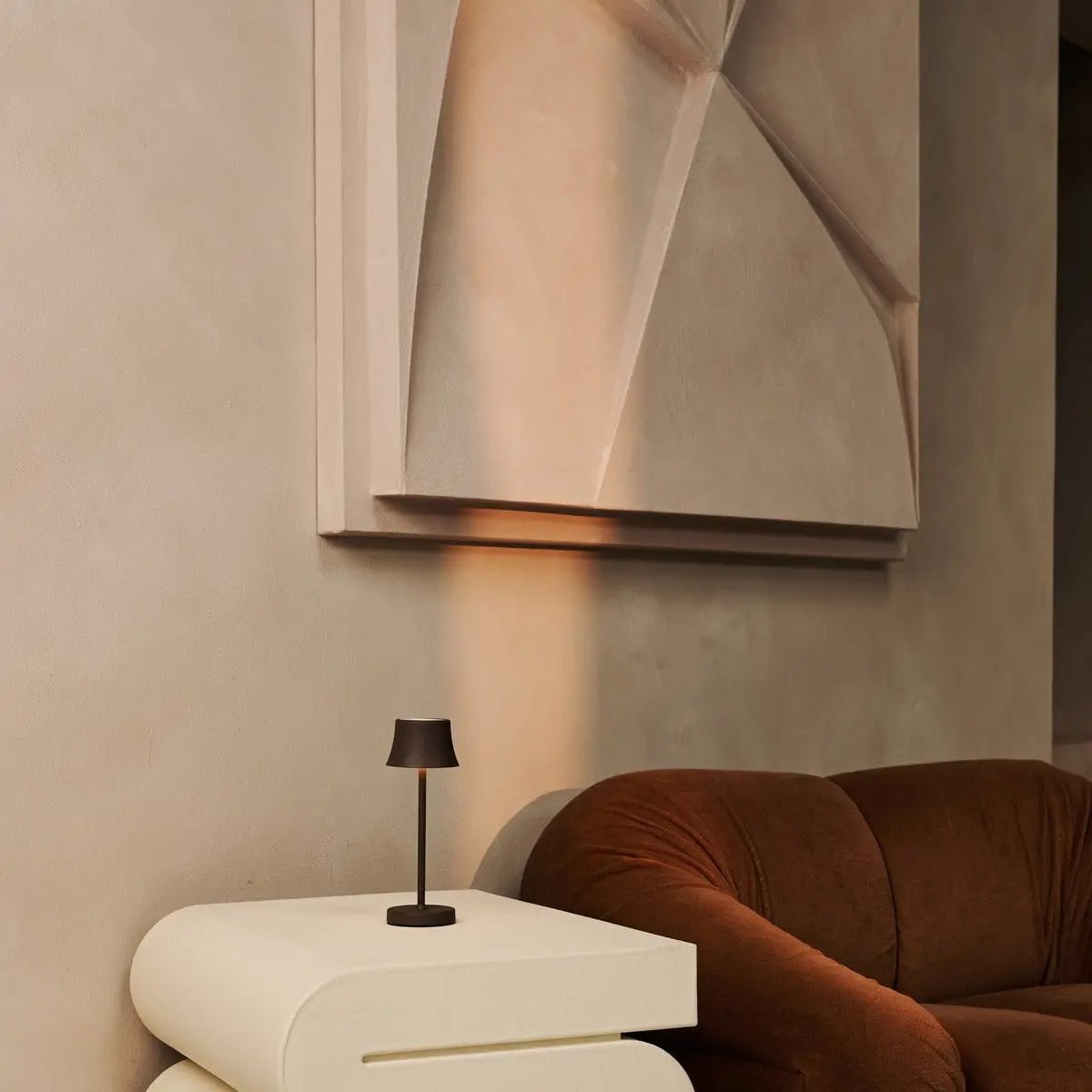 Combiset Professioneel | 8 x De Pijp Mini Mokka Bruin Oplaadbare Tafellampen & 1 x Centraal Station Oplaadstation