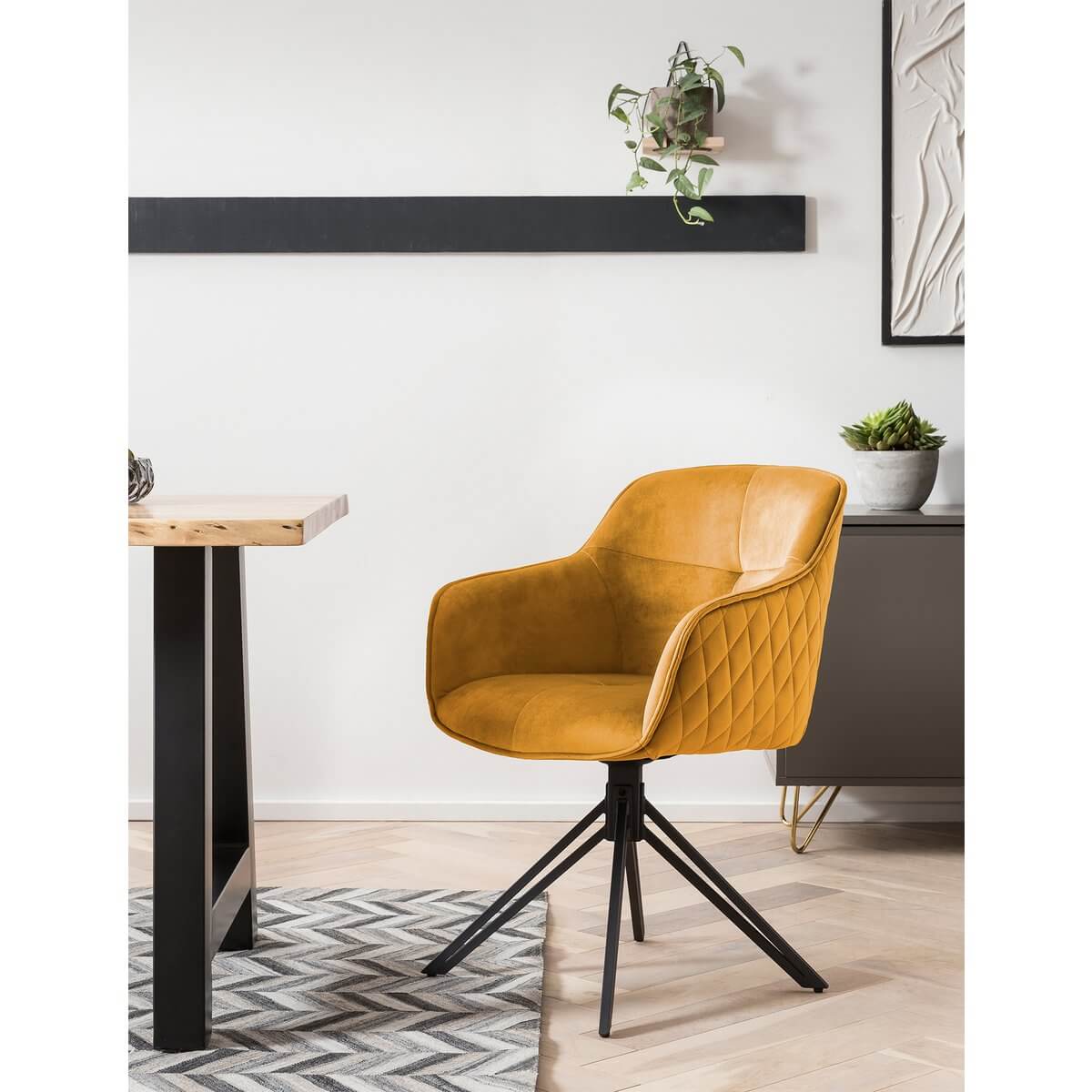 Armchair with yellow honeycomb quilting - SalesFever