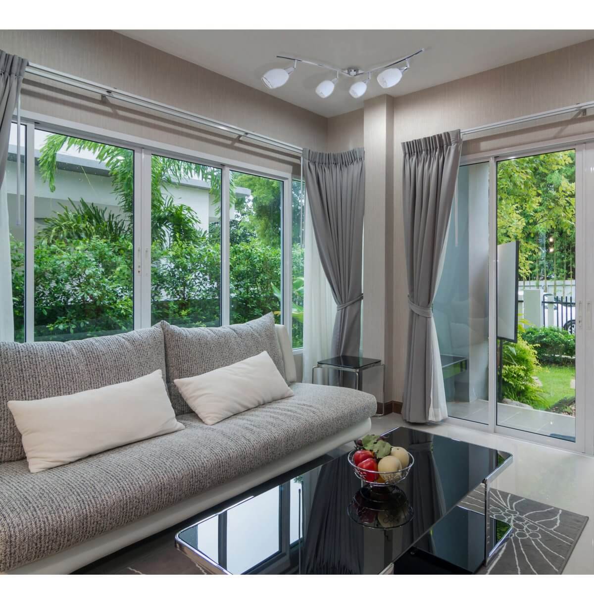 Rome LED wand- en plafondrail wit met chroom glasdetails - 81 × 9 × 12,5 cm