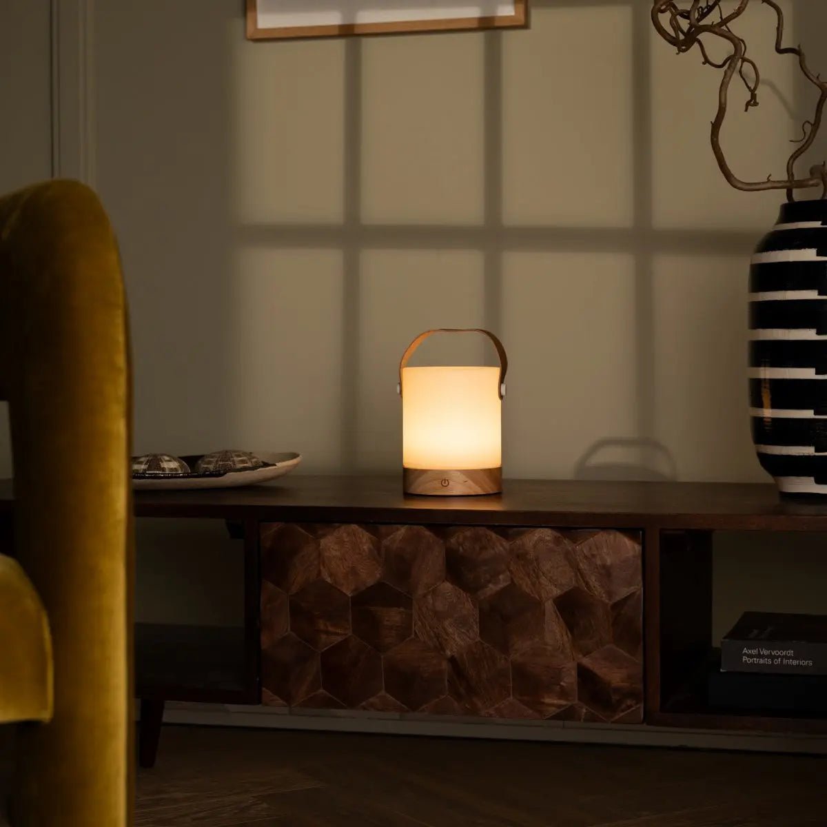 Avery Lichtbruine Oplaadbare Houten Tafellamp | Leren band, draadloos en dimbaar