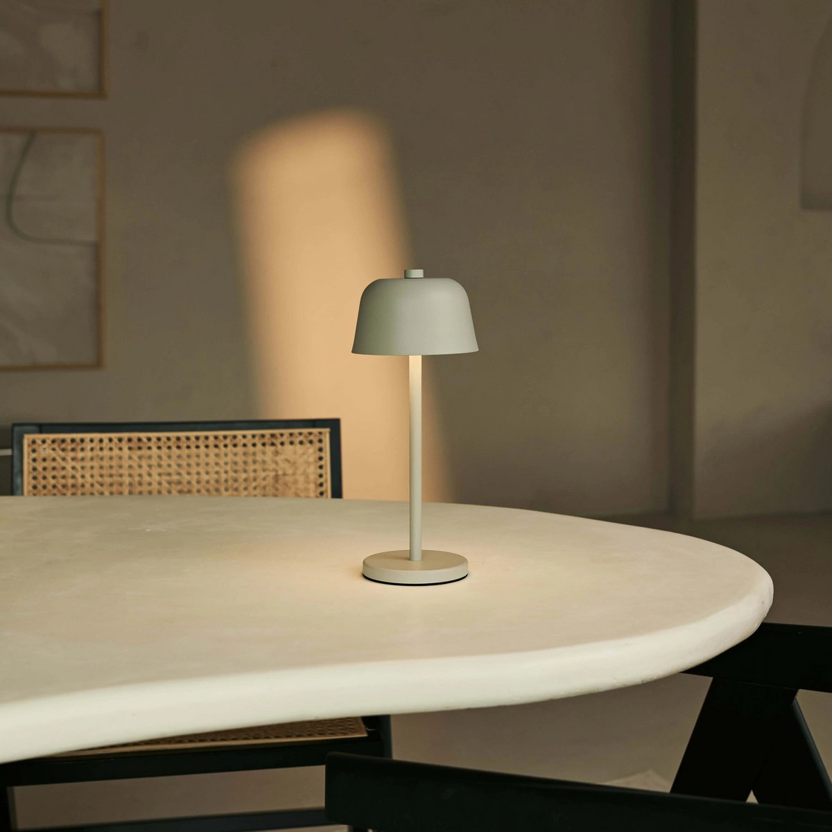 Anton Shadow Gray Oplaadbare tafellamp | Stijlvolle en draadloze verlichting