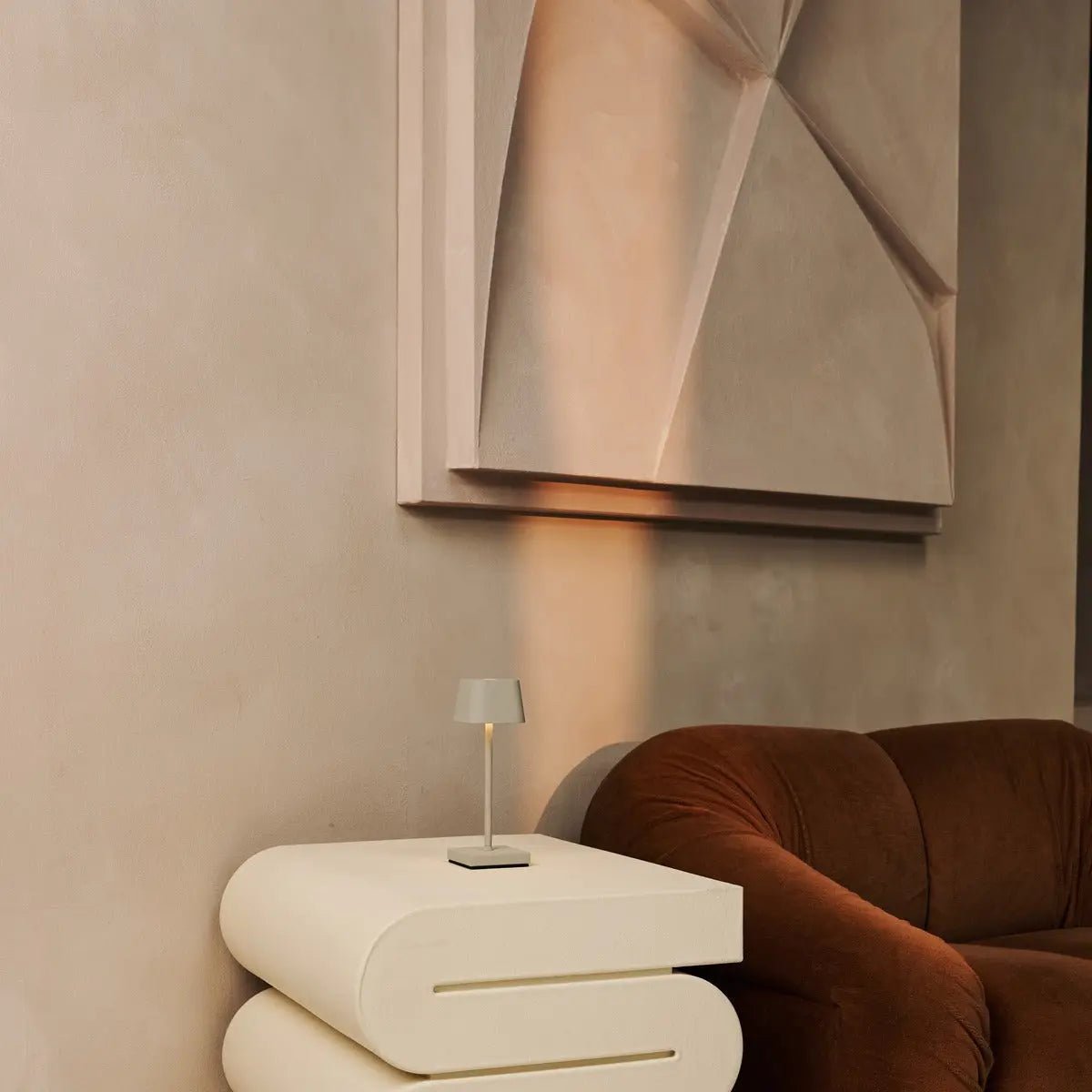 Combiset Professioneel | 8 x Sarphati Mini Shadow Grey oplaadbare tafellampen en 1 x Central Station-oplaadstation