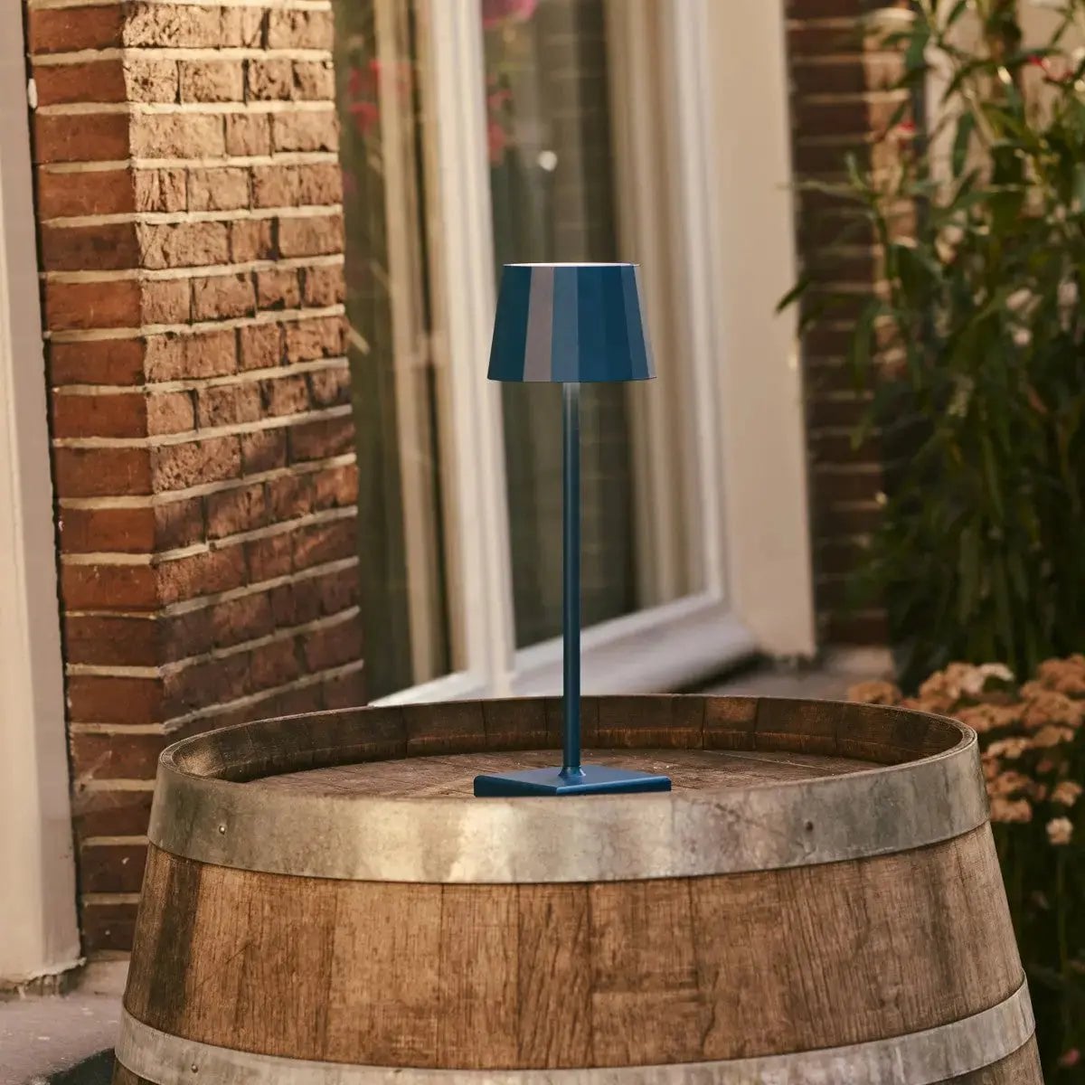 Combiset Professioneel | 8 x Wouter Delfts Blauw Oplaadbare Tafellampen & 1 x Centraal Station Oplaadstation