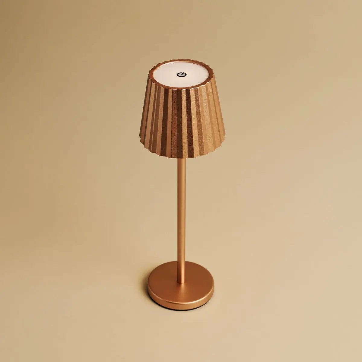 Combiset Professioneel | 8 x Maya koperen oplaadbare tafellampen en 1 x laadstation voor het Central Station